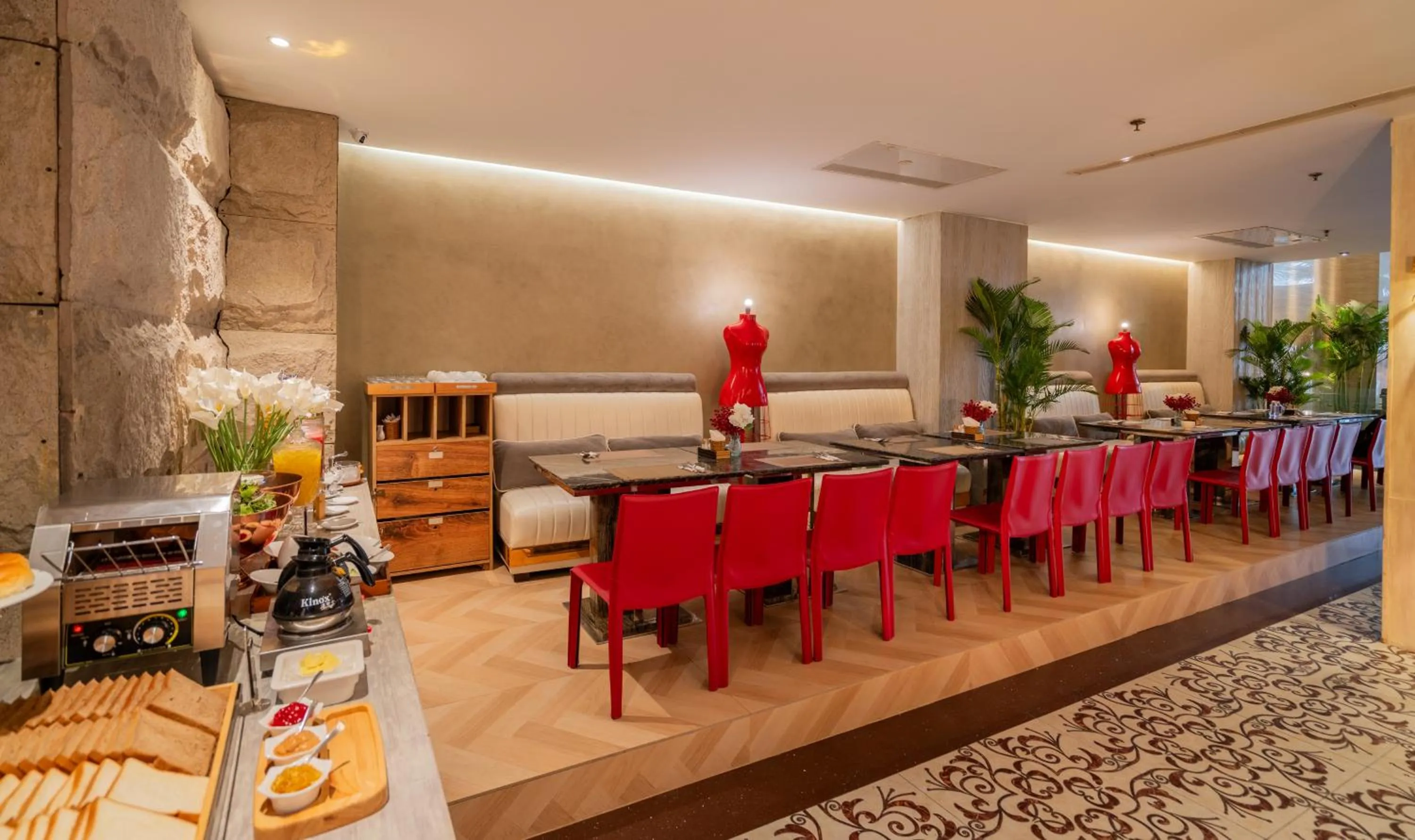 Restaurant/places to eat in A&EM Phan Boi Chau