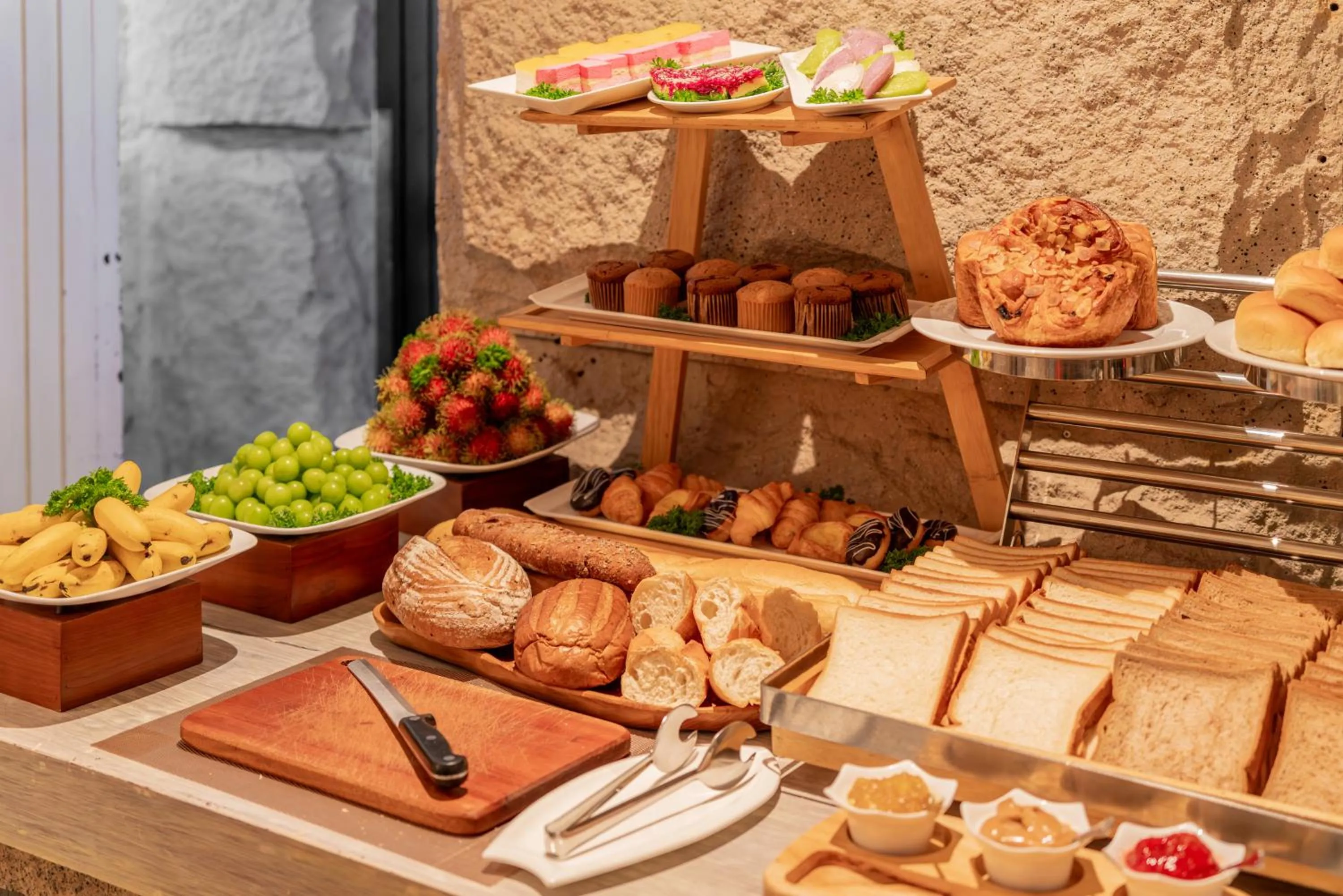 Continental breakfast in A&EM Phan Boi Chau