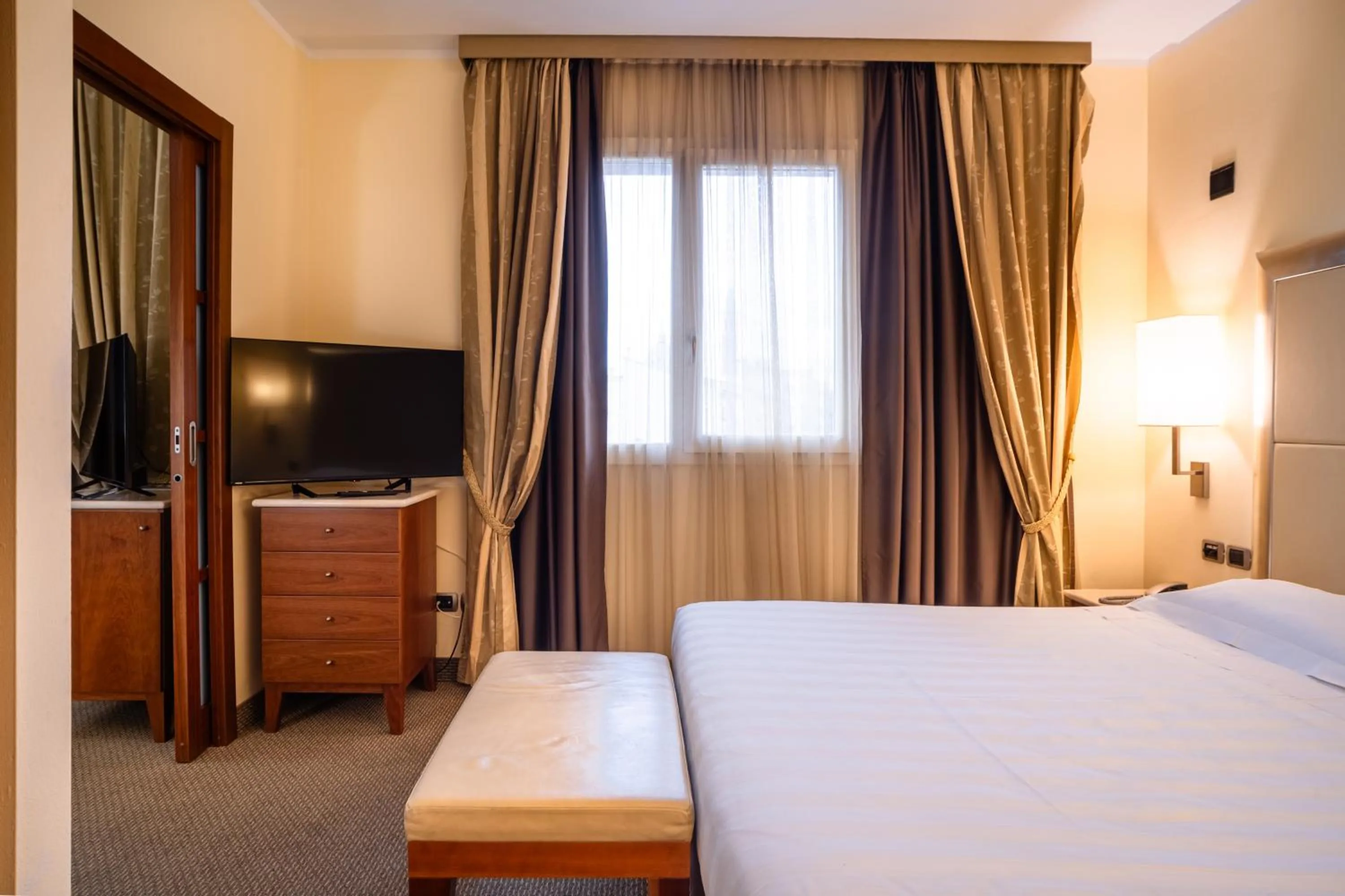 Bed in Hotel Airone - Ombrellone incluso al bagno Dolce Vita a Marina dal 1 giugno al 28 settembre