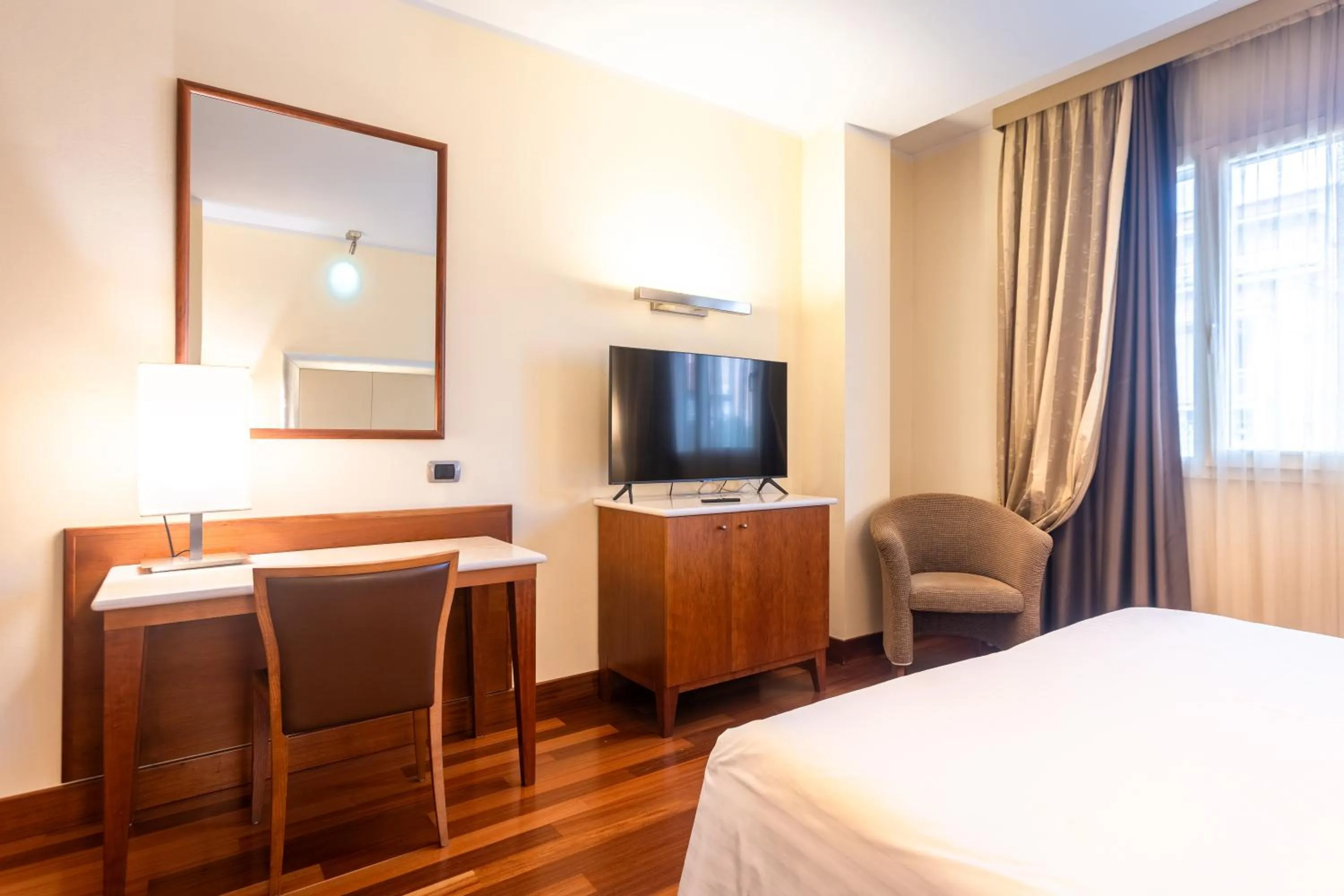 Bed in Hotel Airone - Ombrellone incluso al bagno Dolce Vita a Marina dal 1 giugno al 28 settembre