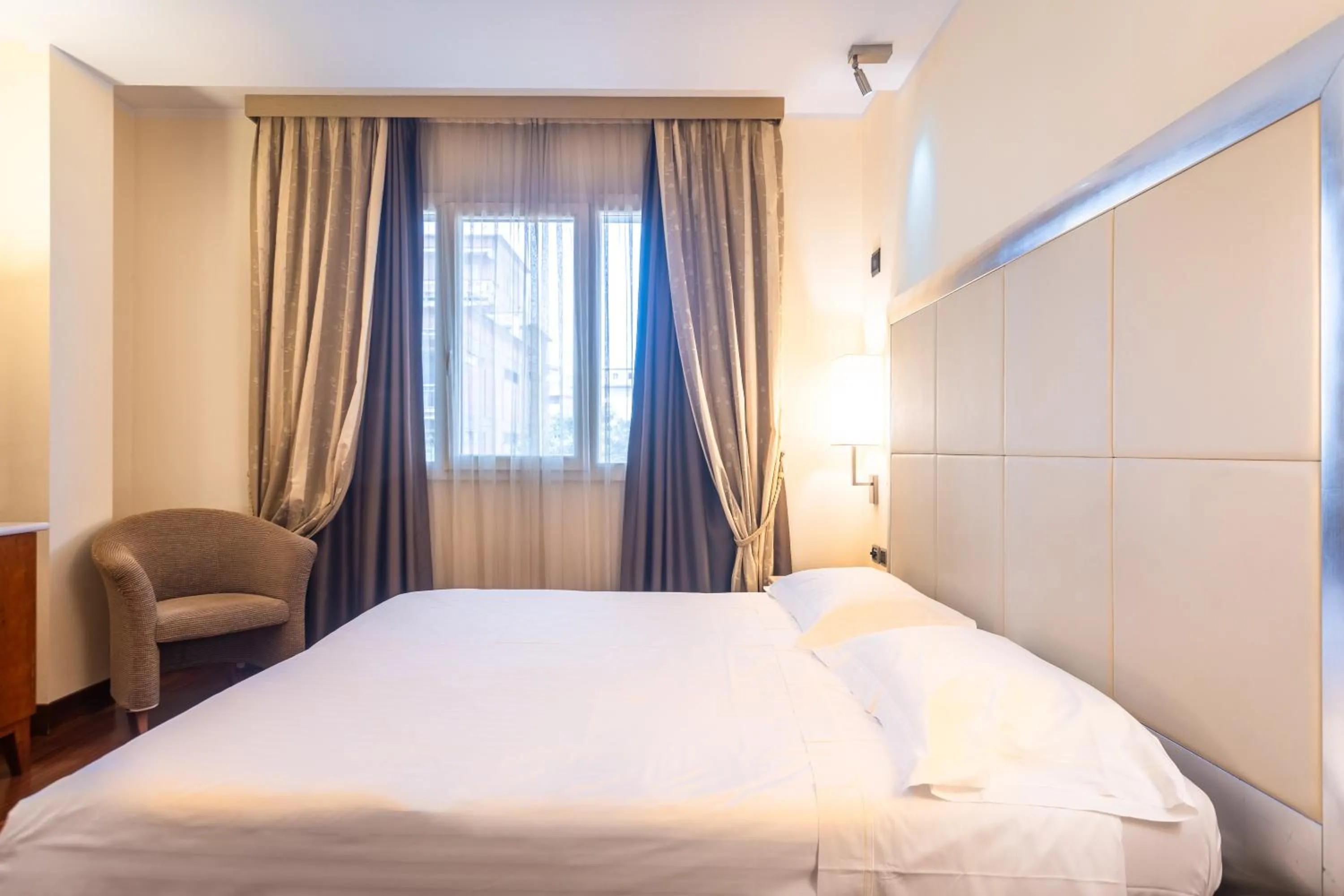 Bed in Hotel Airone - Ombrellone incluso al bagno Dolce Vita a Marina dal 1 giugno al 28 settembre