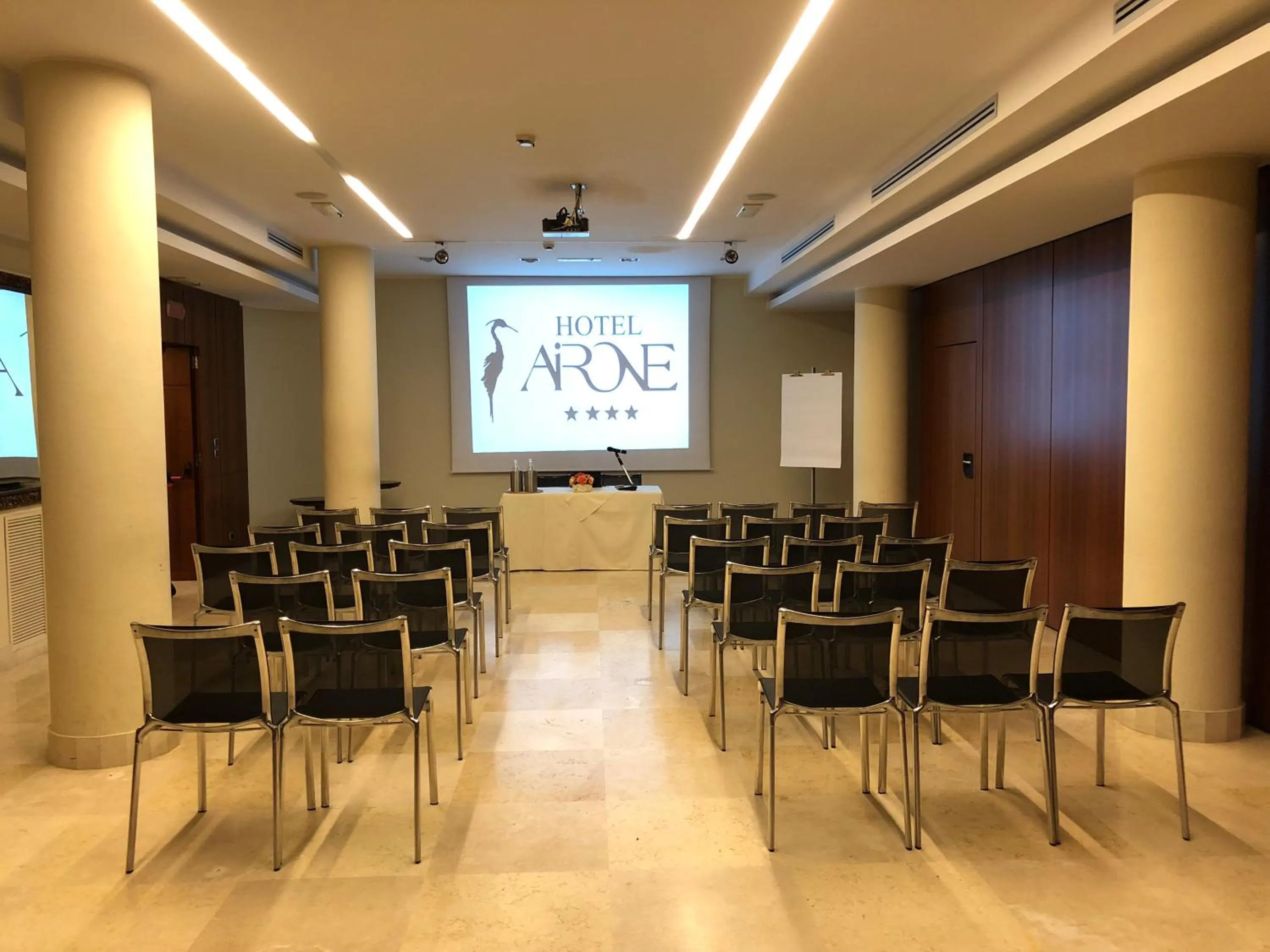 Business facilities in Hotel Airone - Ombrellone incluso al bagno Dolce Vita a Marina dal 1 giugno al 28 settembre