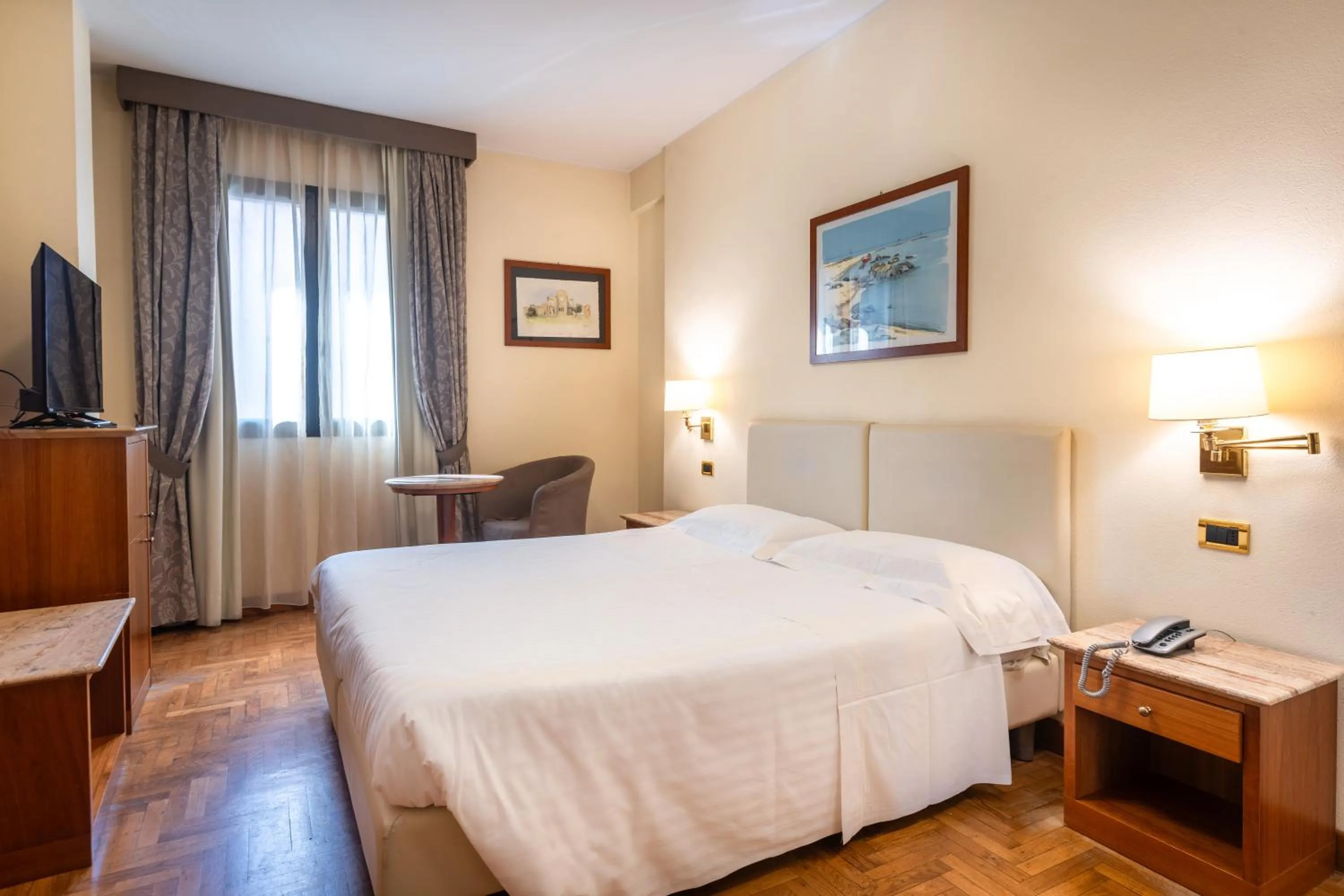 TV and multimedia, Bed in Hotel Airone - Ombrellone incluso al bagno Dolce Vita a Marina dal 1 giugno al 28 settembre
