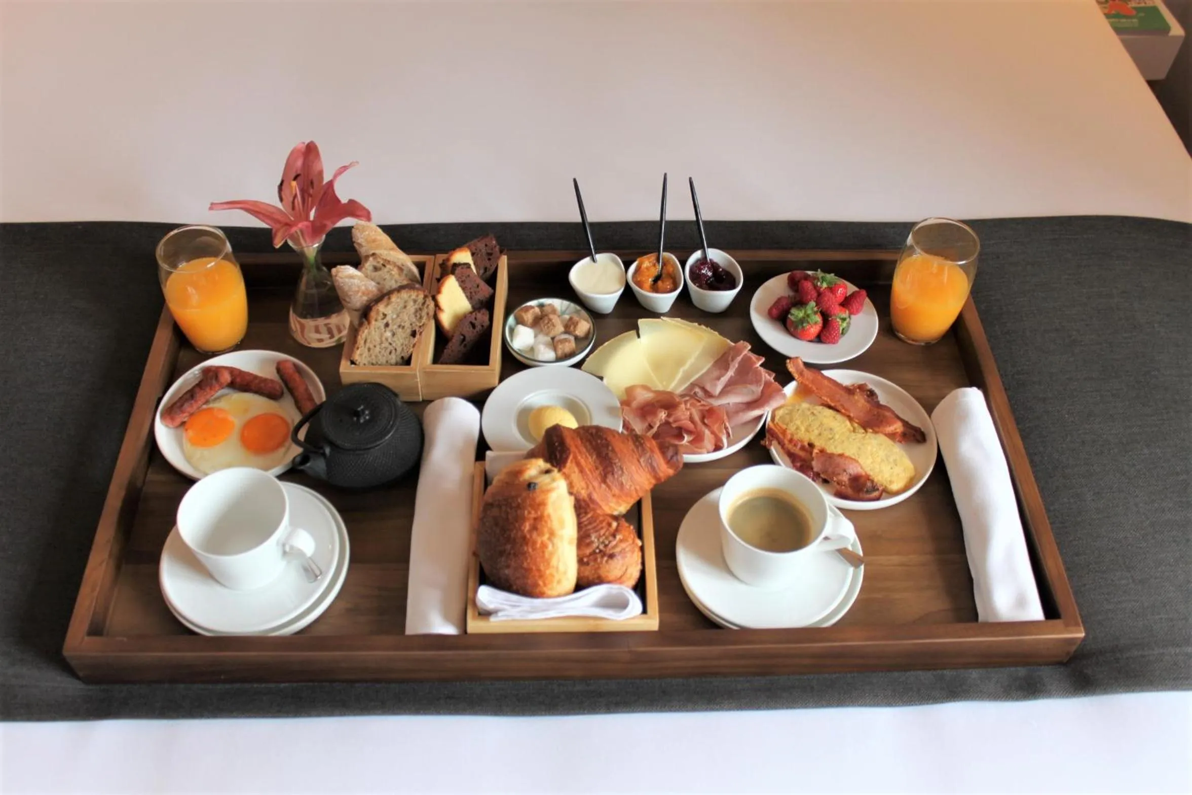 Breakfast in Hôtel Berria par La Maison de Pierre