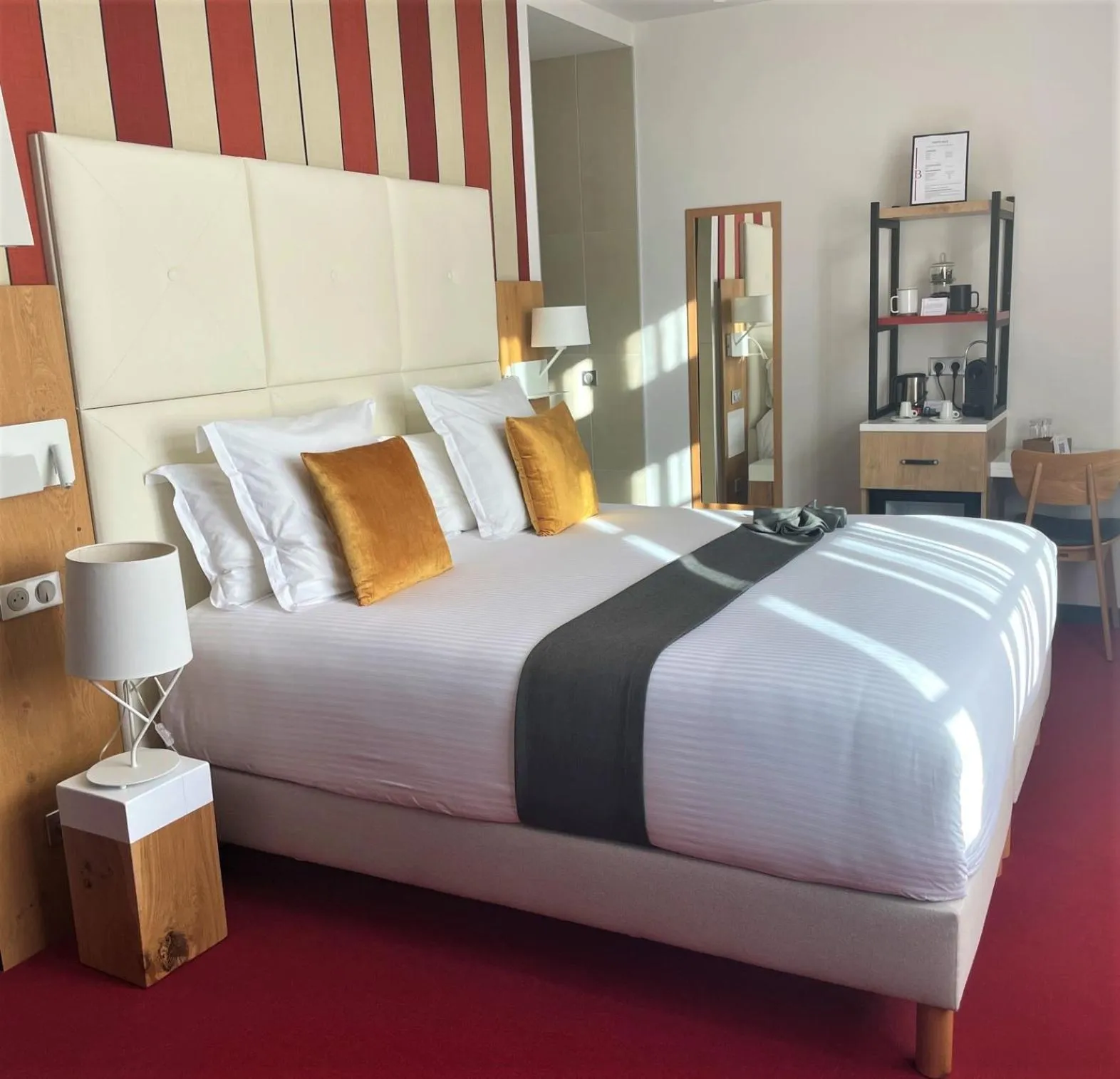 Bed in Hôtel Berria par La Maison de Pierre