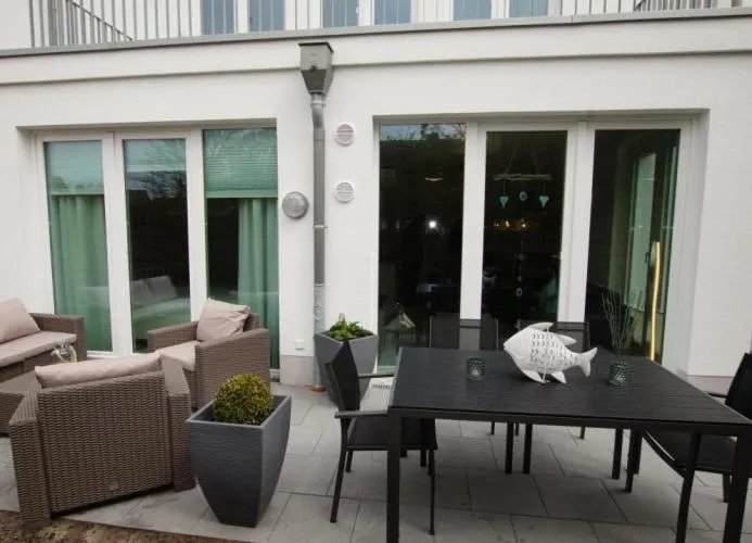 Strandperle; idyllisch gelegen mit Terrasse und Garten, für 4 Personen