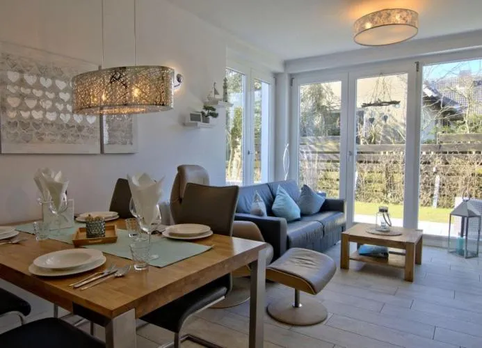 Strandperle; idyllisch gelegen mit Terrasse und Garten, für 4 Personen