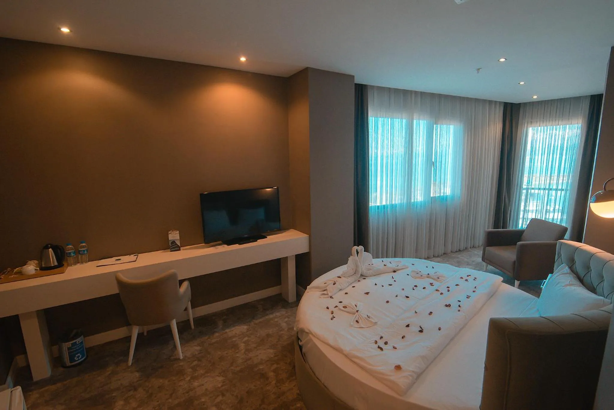 Bed in Royal Comfort Hotel