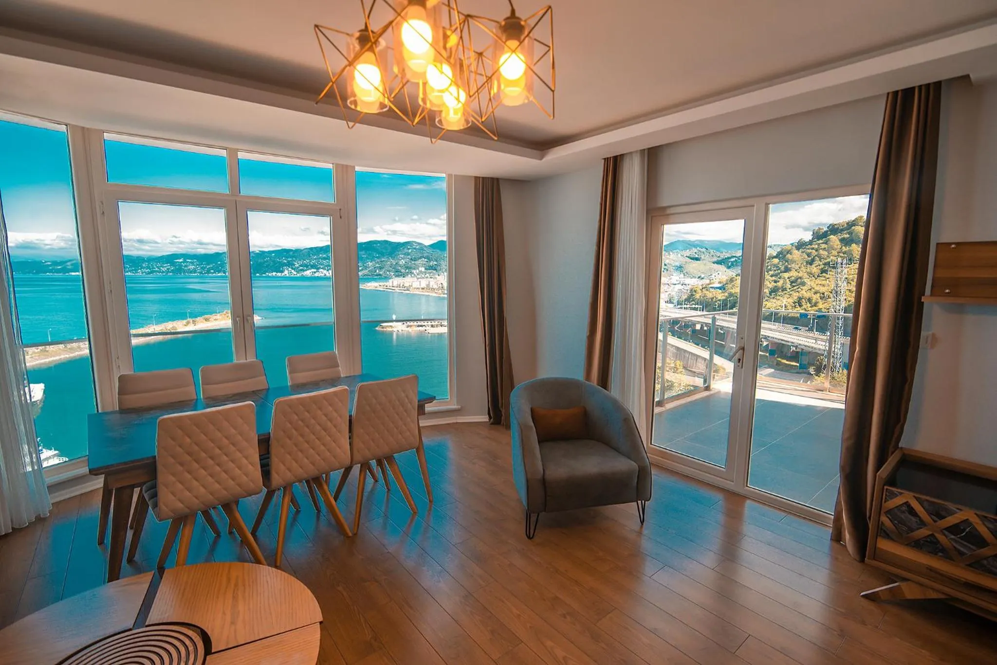 Living room in Royal Comfort Hotel