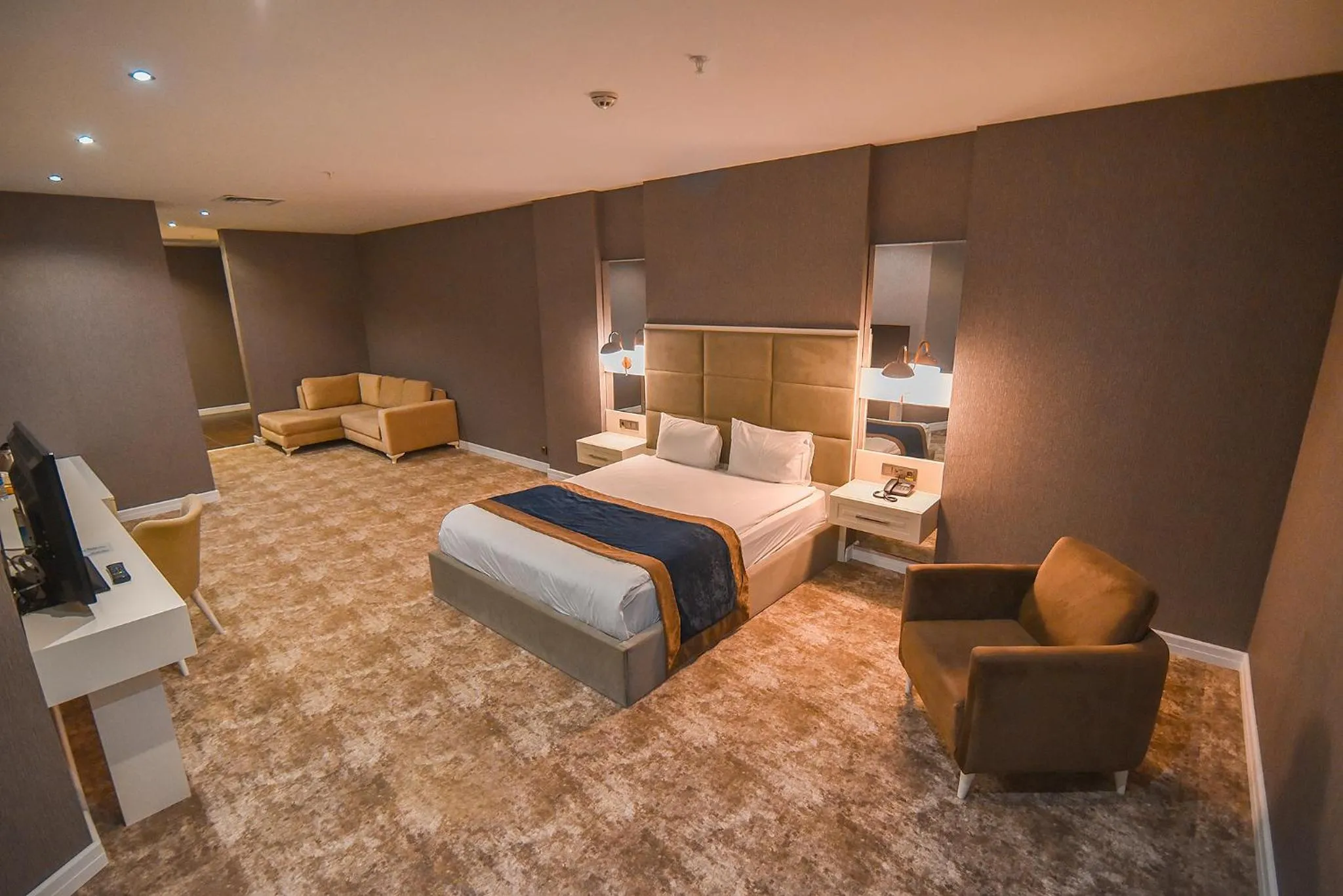 Bedroom, Bed in Royal Comfort Hotel