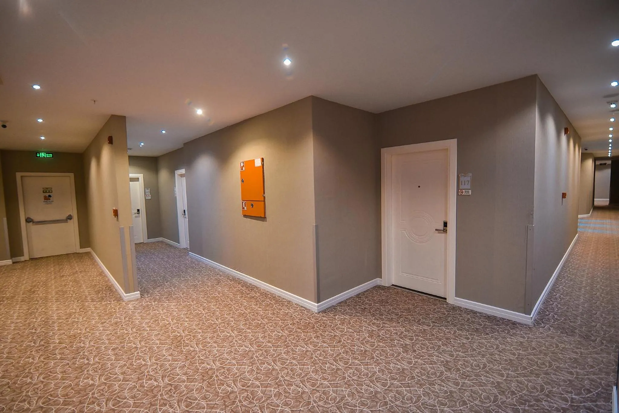 Seating area in Royal Comfort Hotel