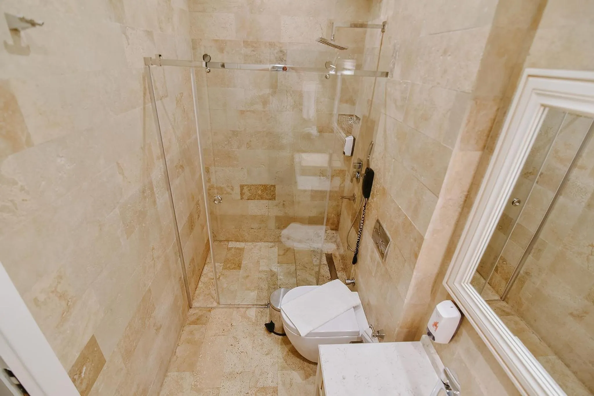 Shower in Royal Comfort Hotel