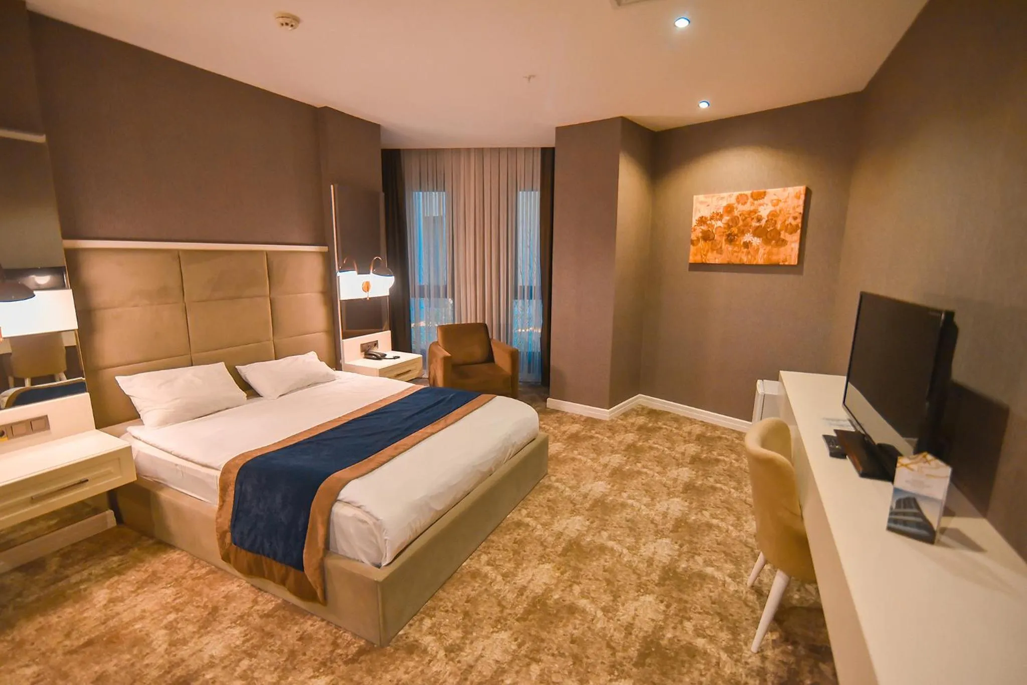 Bedroom, Bed in Royal Comfort Hotel