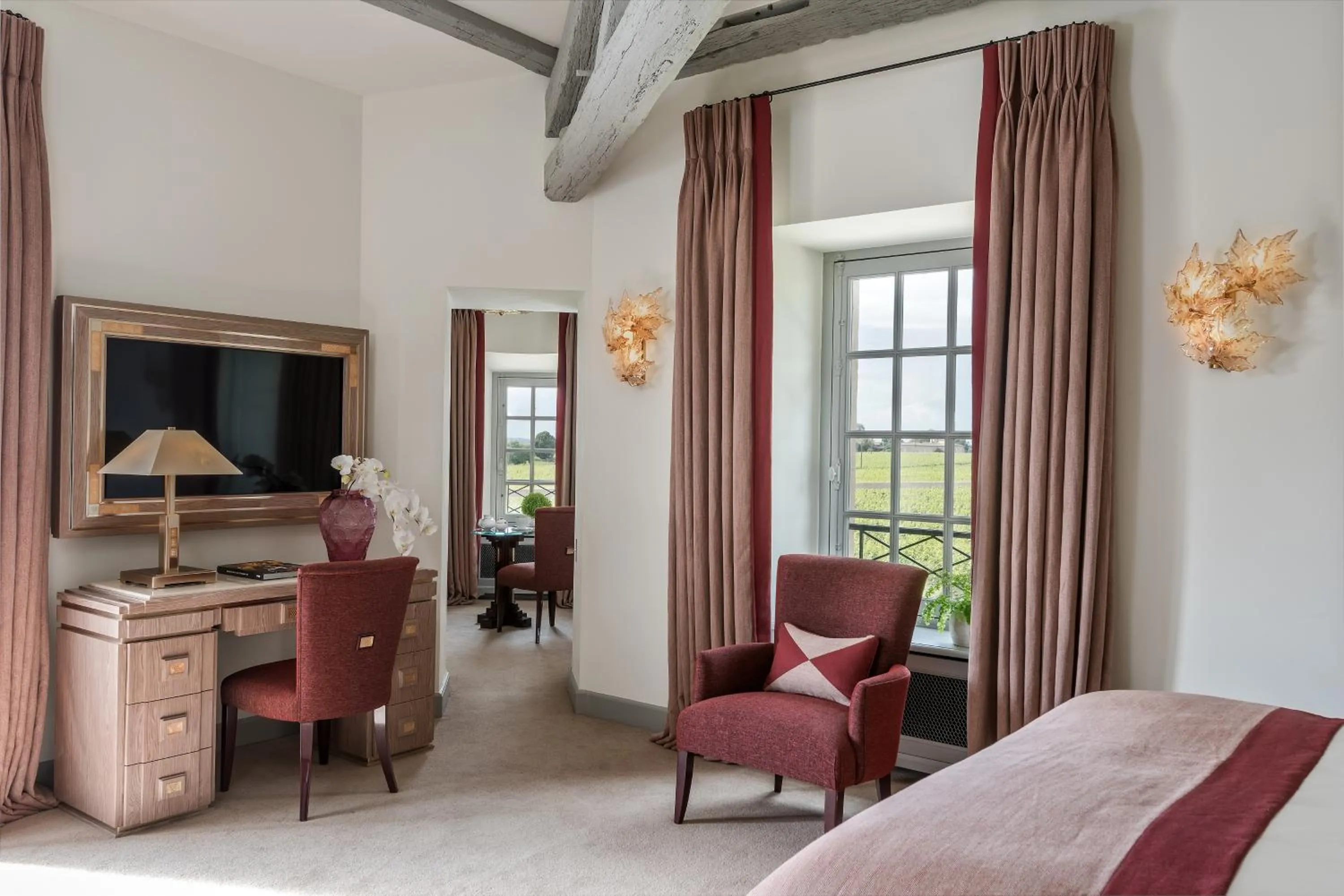 Seating area, Bed in Château Lafaurie-Peyraguey Hôtel & Restaurant LALIQUE