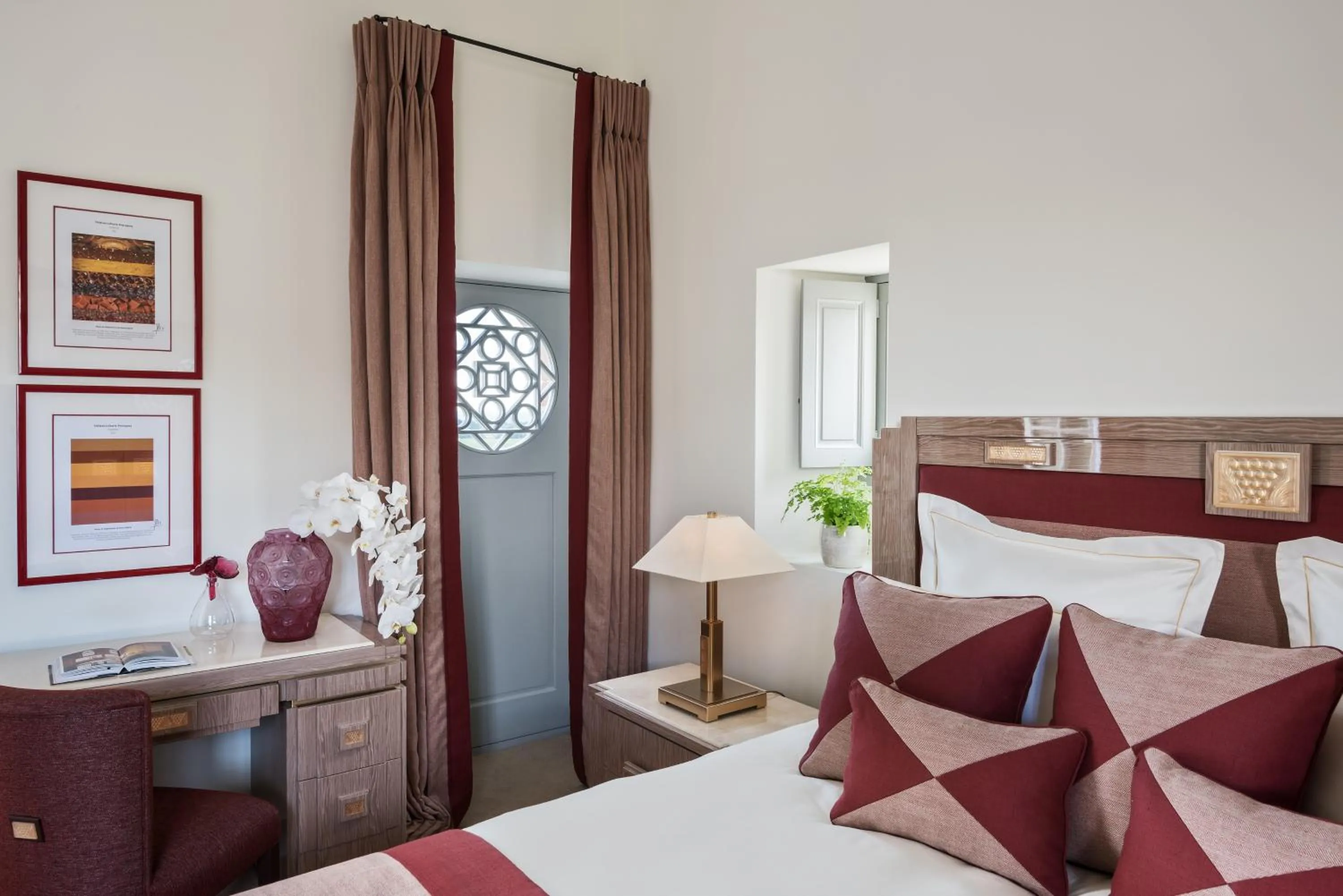 Bedroom, Bed in Château Lafaurie-Peyraguey Hôtel & Restaurant LALIQUE