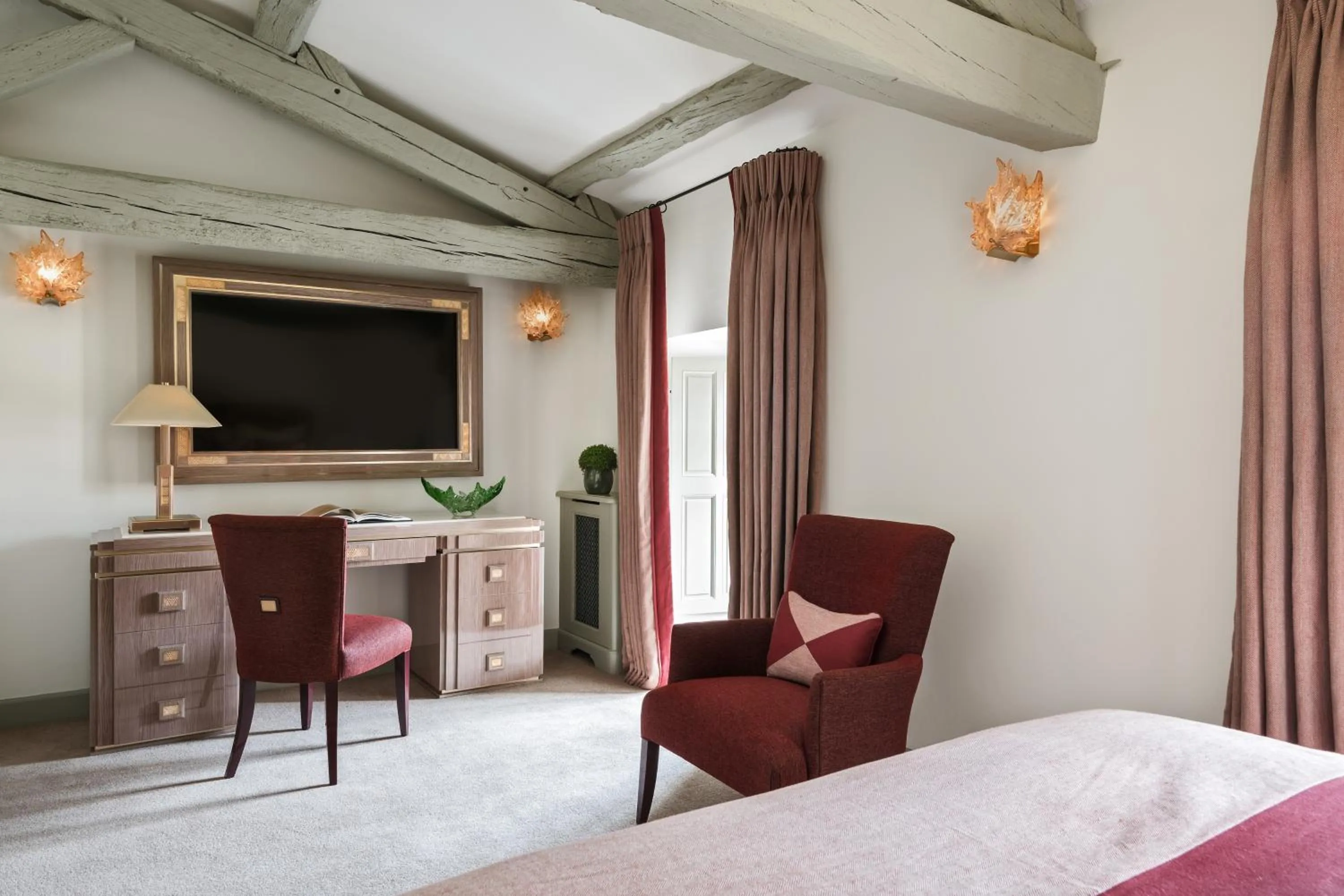 Seating area in Château Lafaurie-Peyraguey Hôtel & Restaurant LALIQUE
