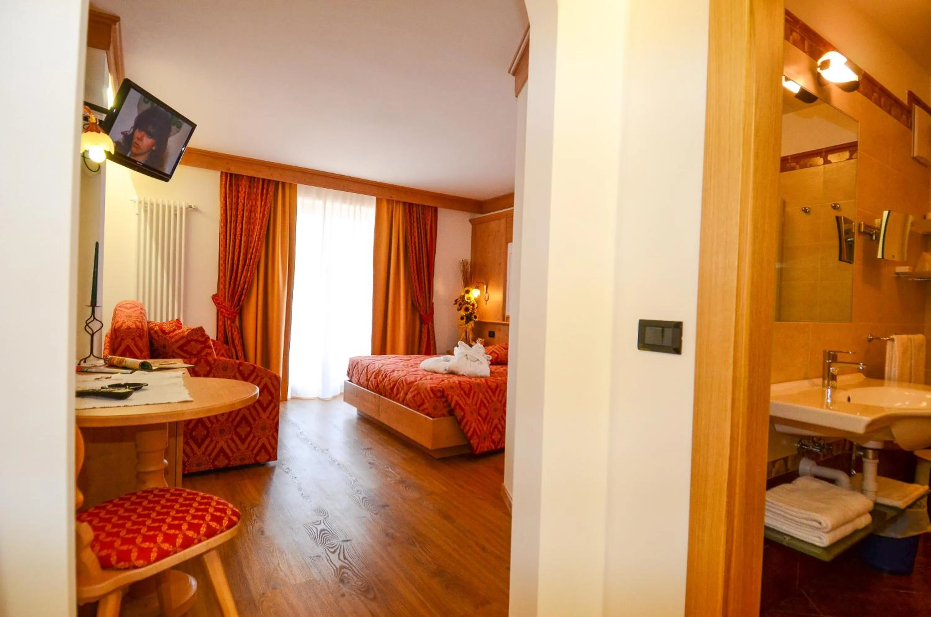 Bedroom, Bed in Hotel Stella Alpina