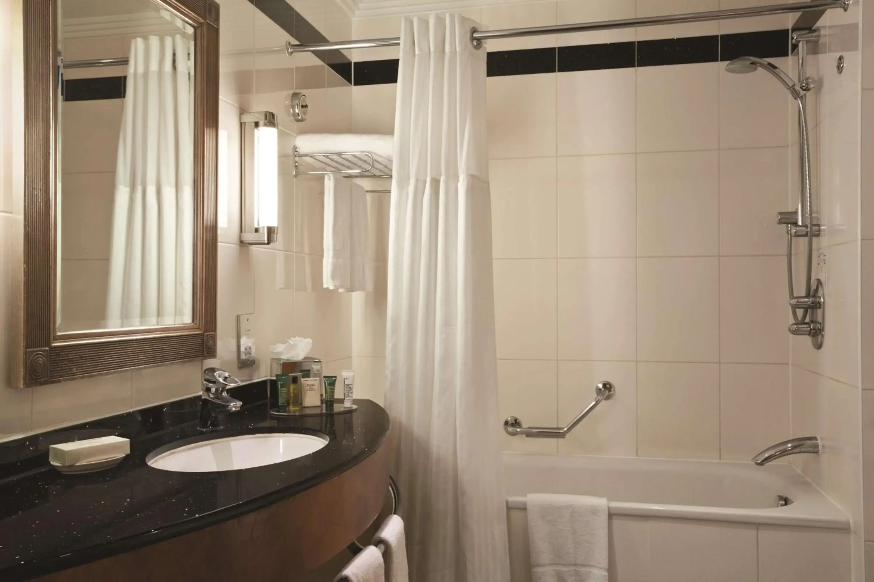 Twin Room in Hilton London Paddington Twin Room in Hilton London Paddington