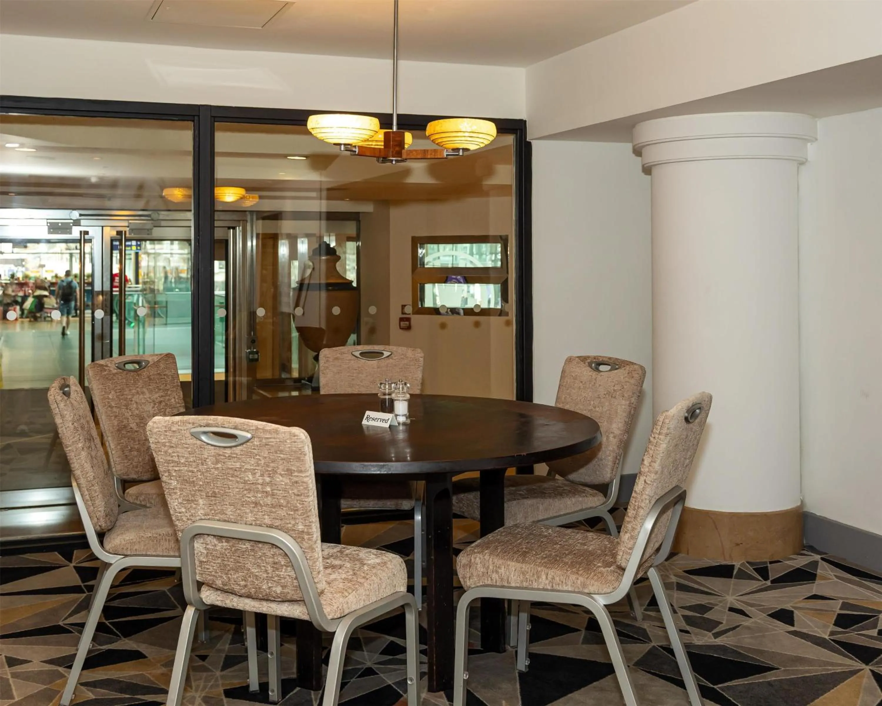 Restaurant/places to eat in Hilton London Paddington