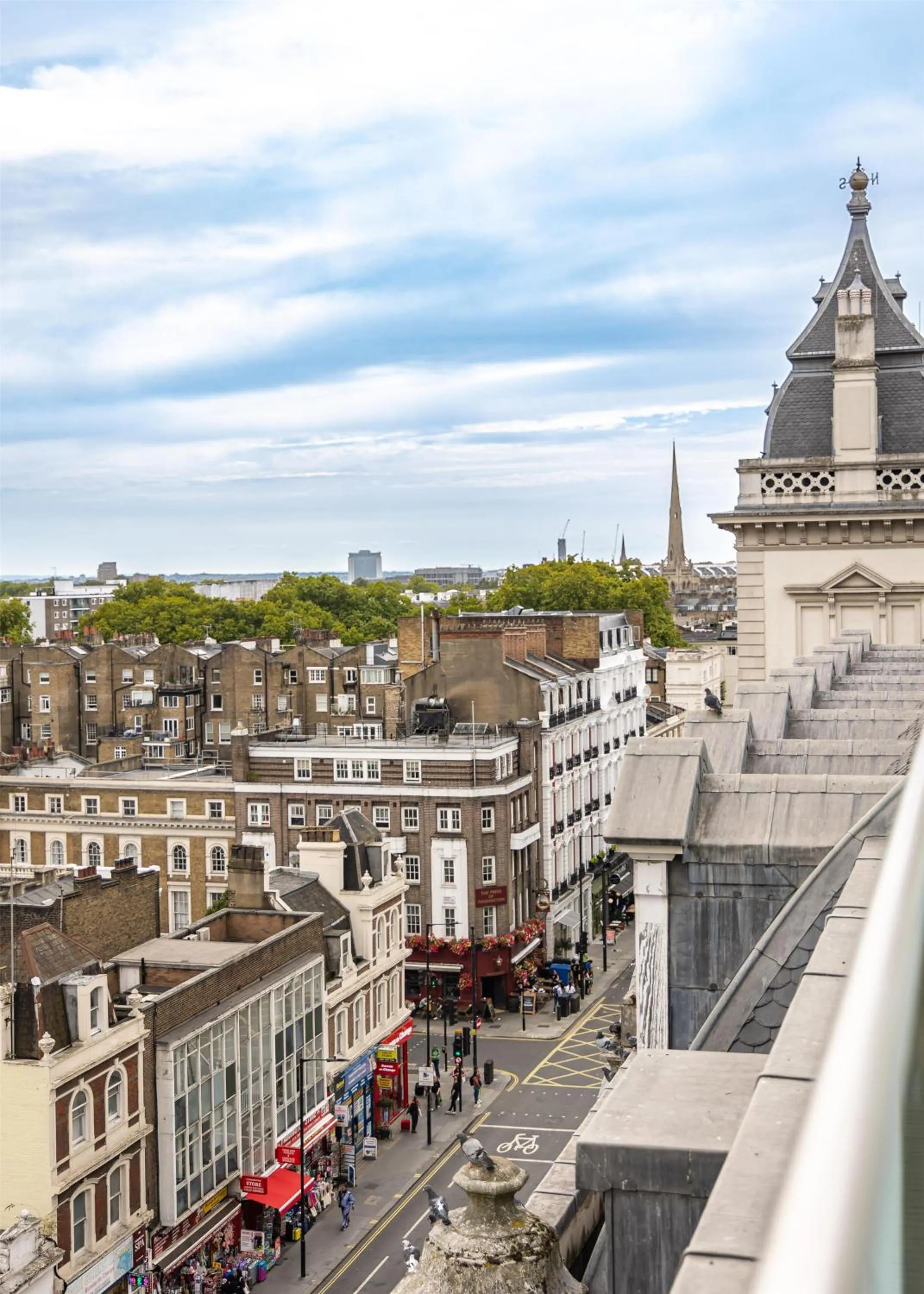 Property building in Hilton London Paddington