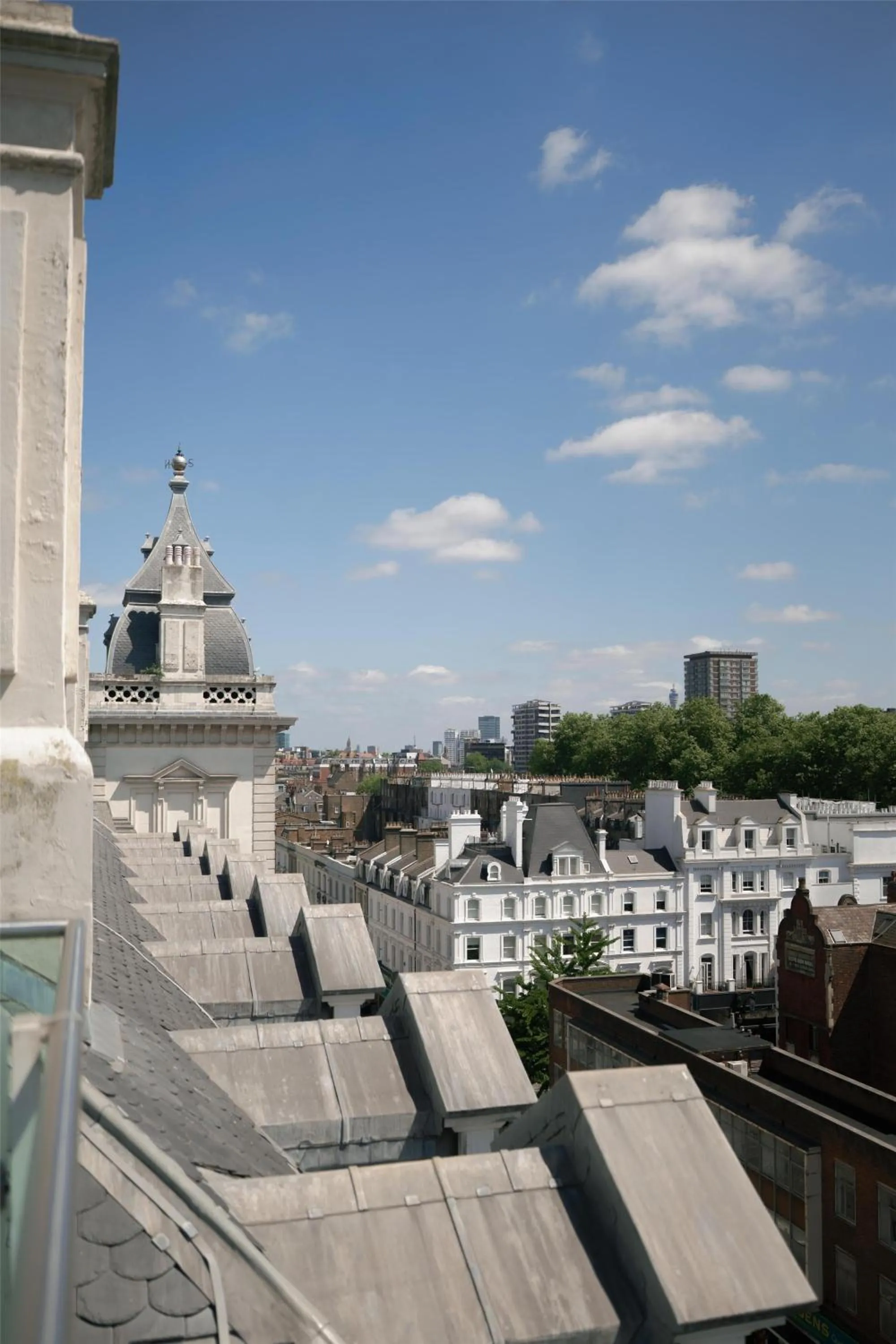 Property building in Hilton London Paddington