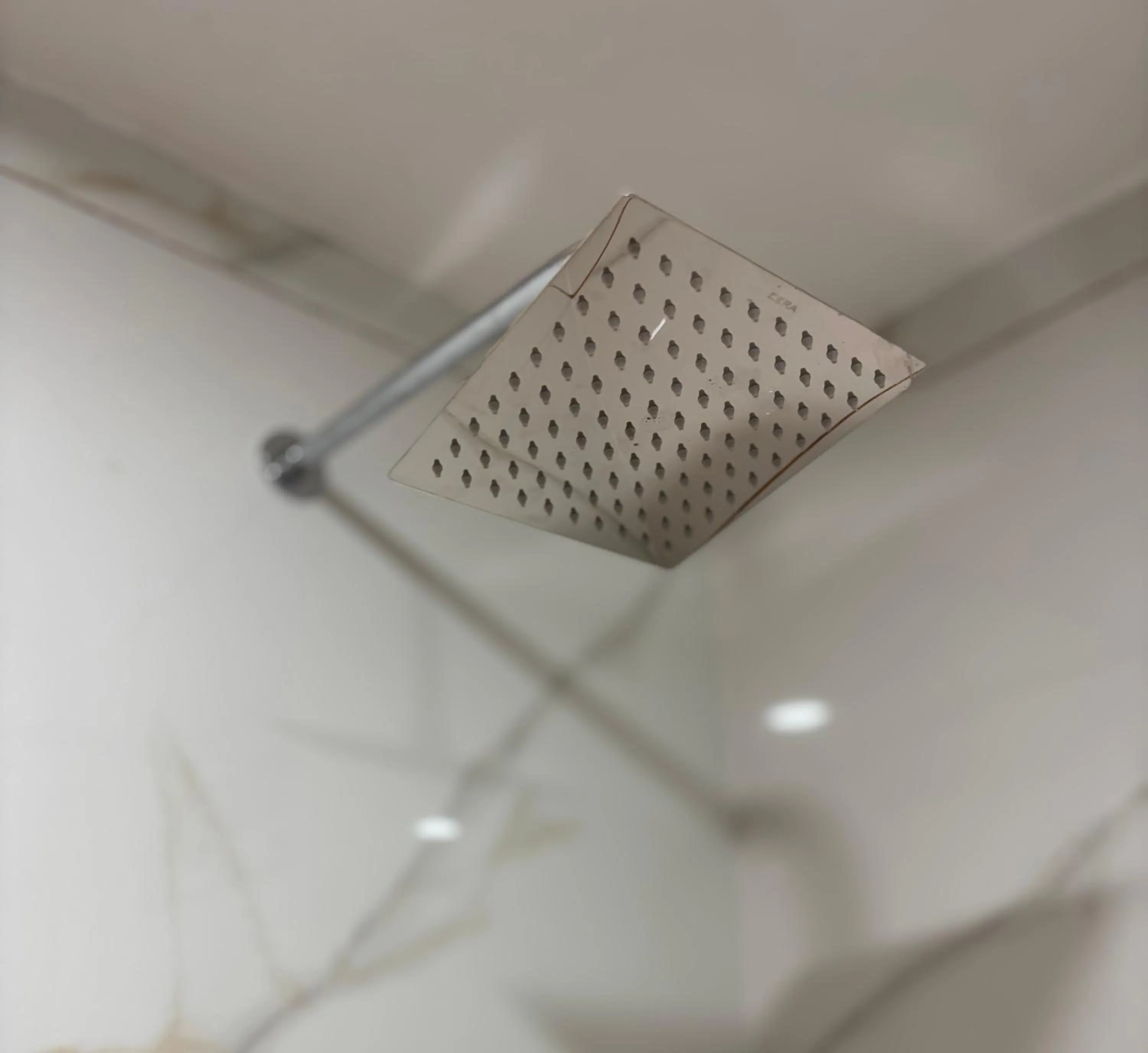 Shower in Hotel Crescent