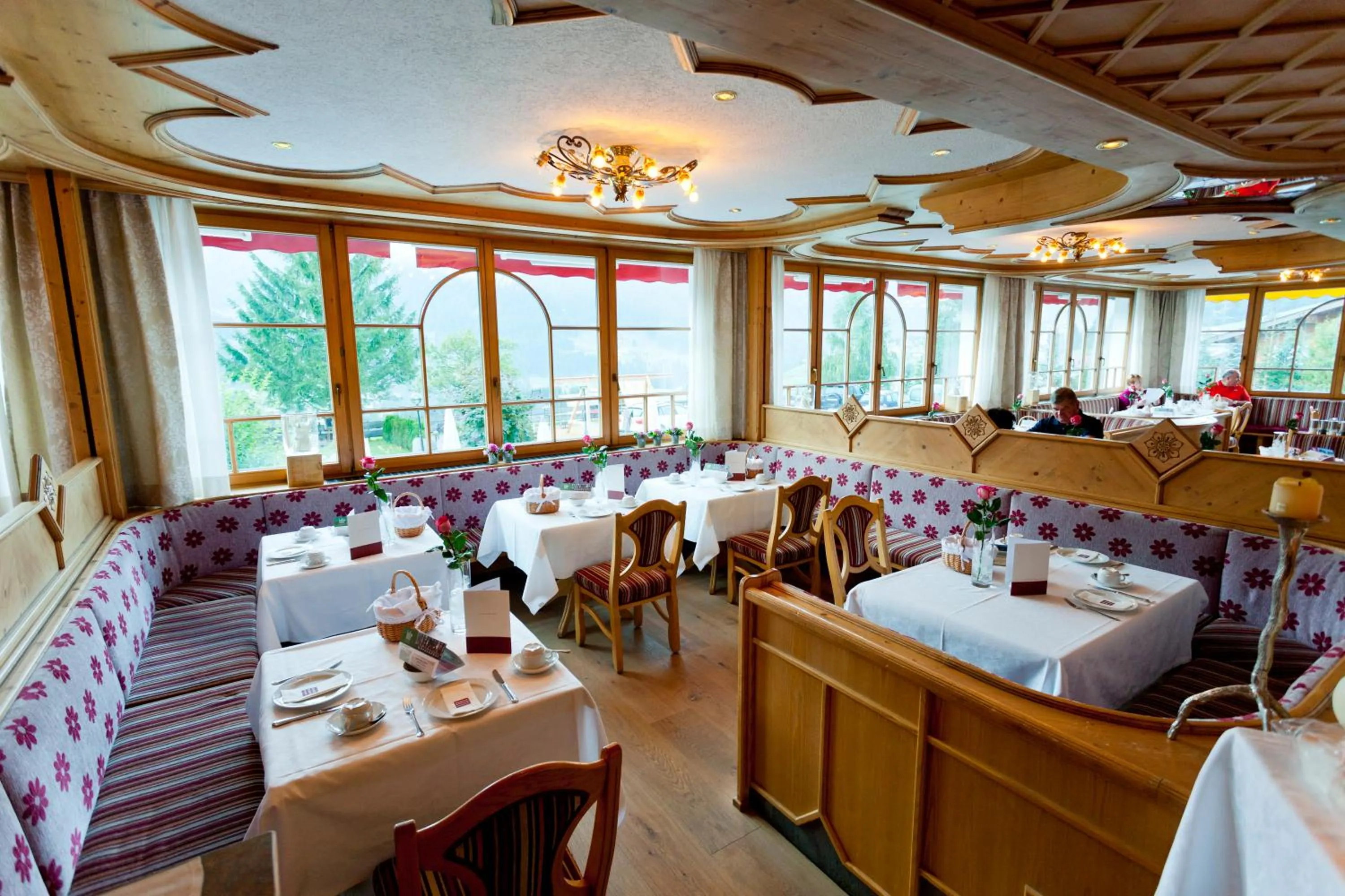 Restaurant/places to eat in Haller's Geniesserhotel