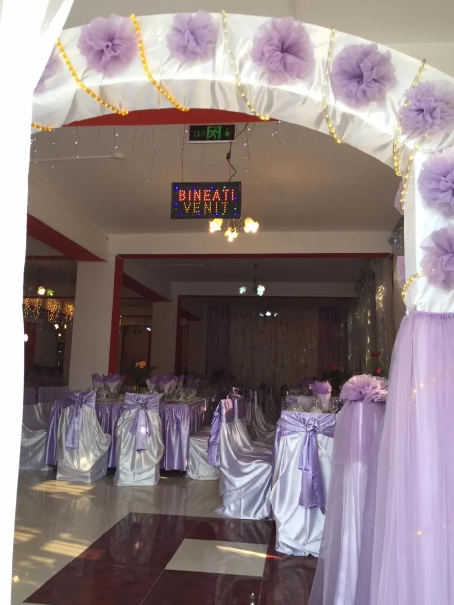 Restaurant/places to eat in Hotel Continental