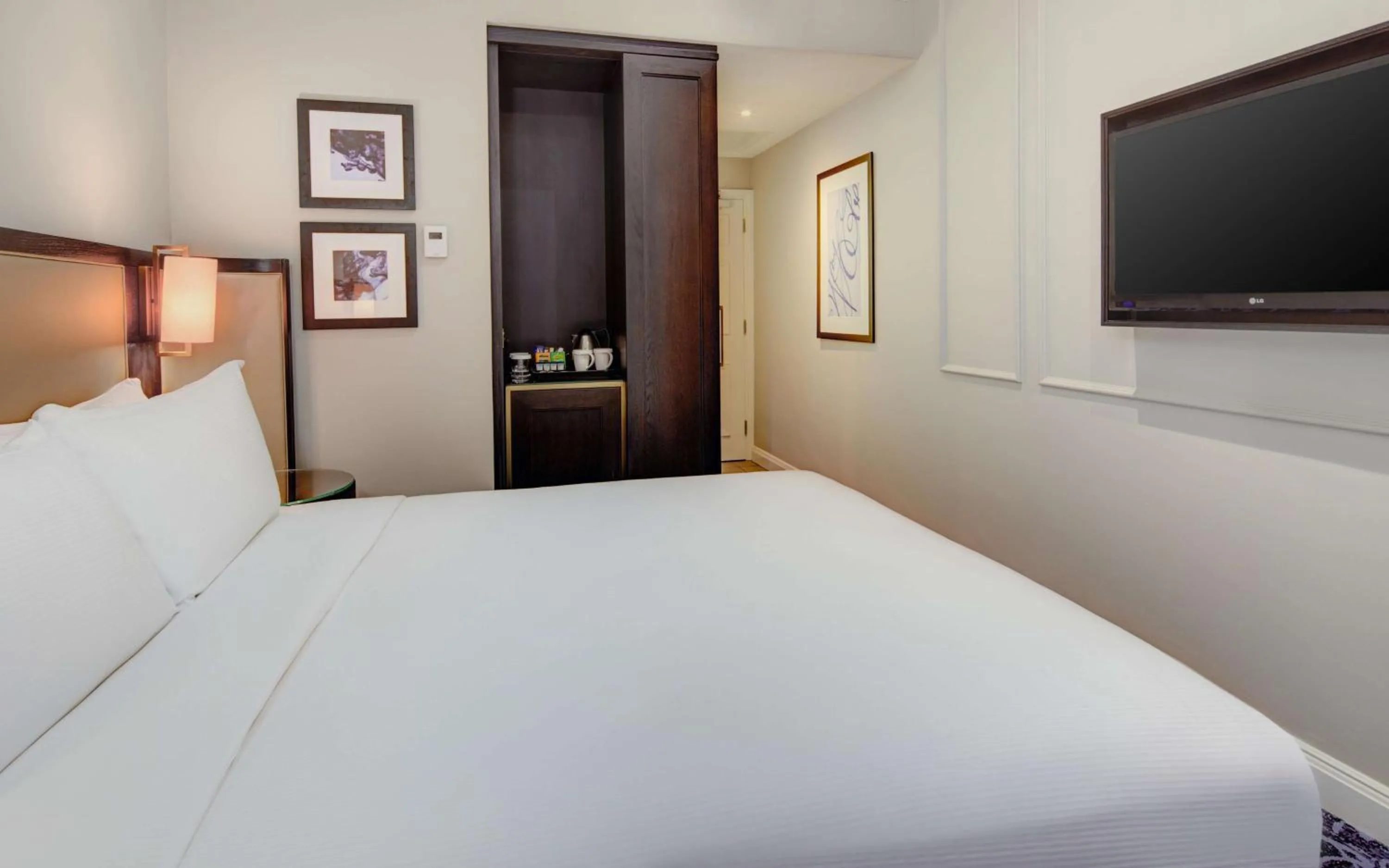 Bed in Hilton London Euston