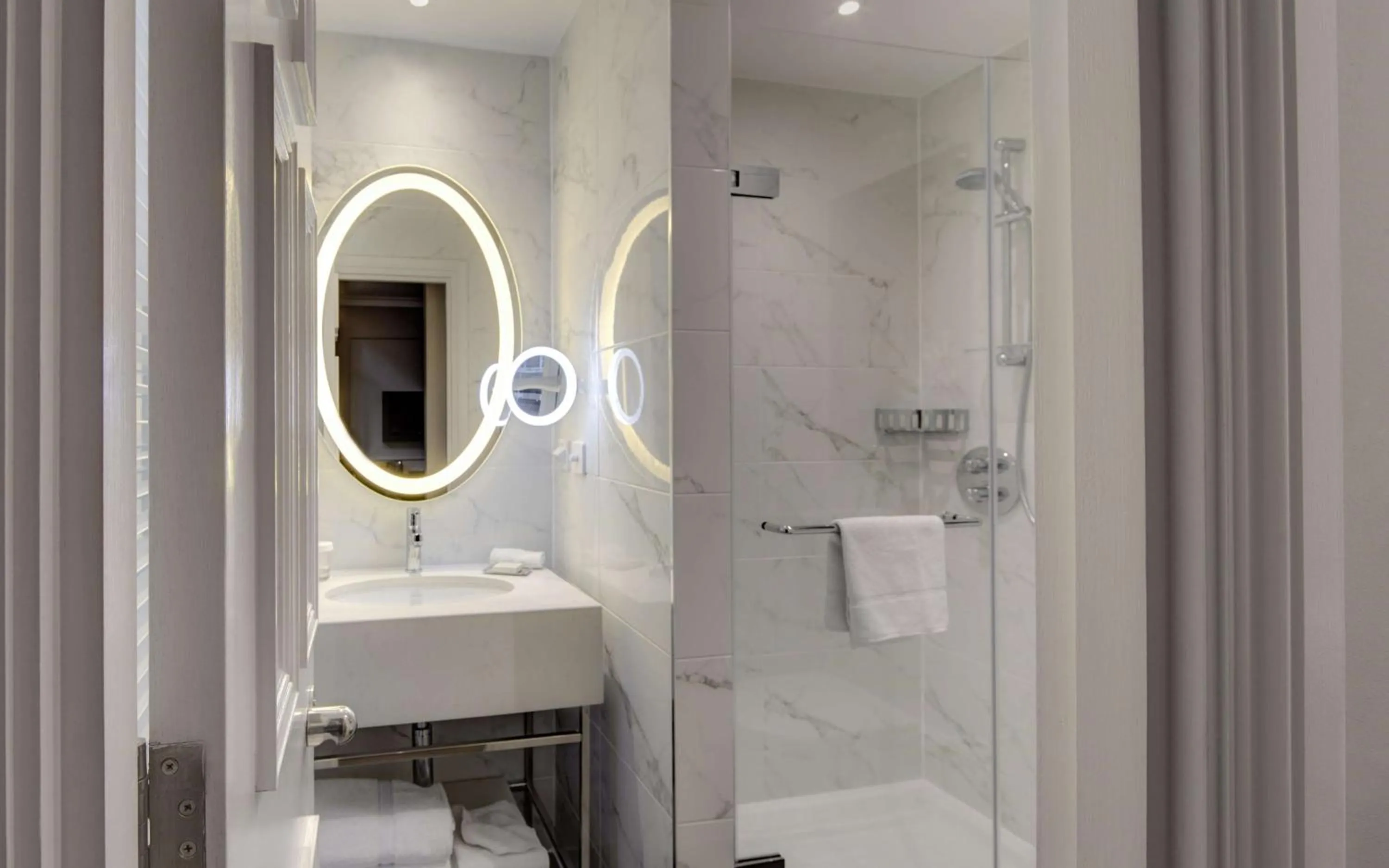 Bathroom in Hilton London Euston