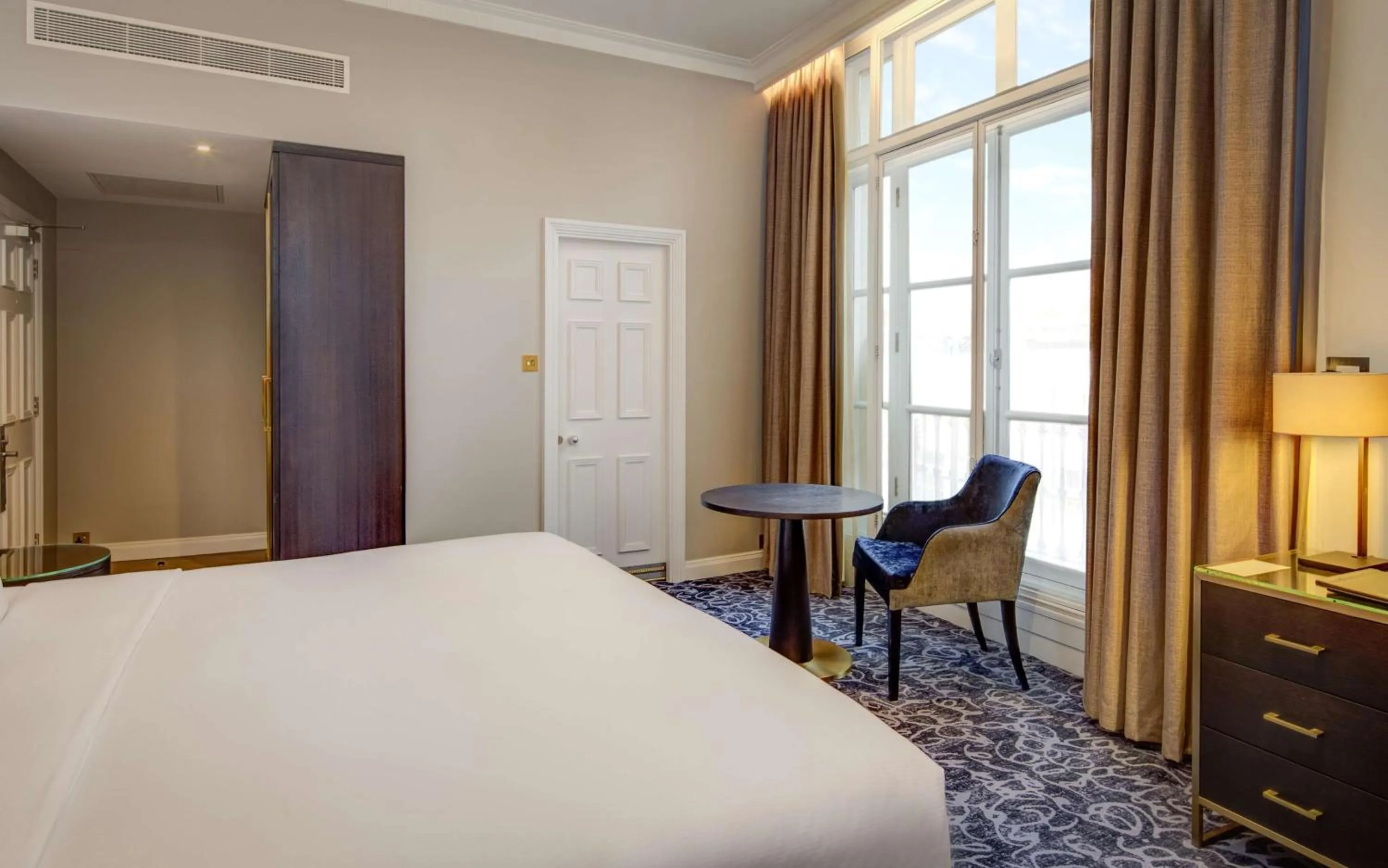 Bed in Hilton London Euston