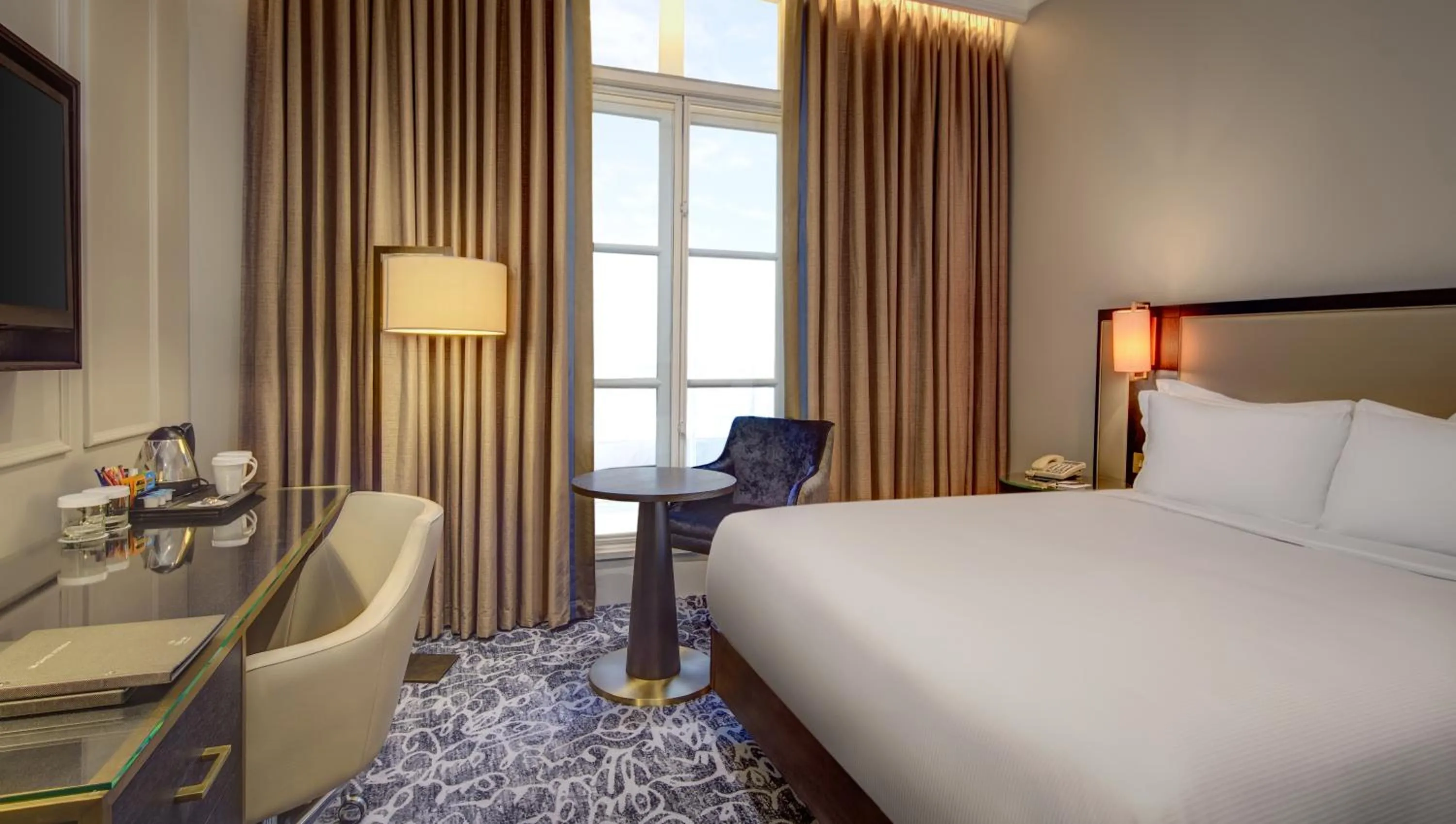 Bedroom, Bed in Hilton London Euston