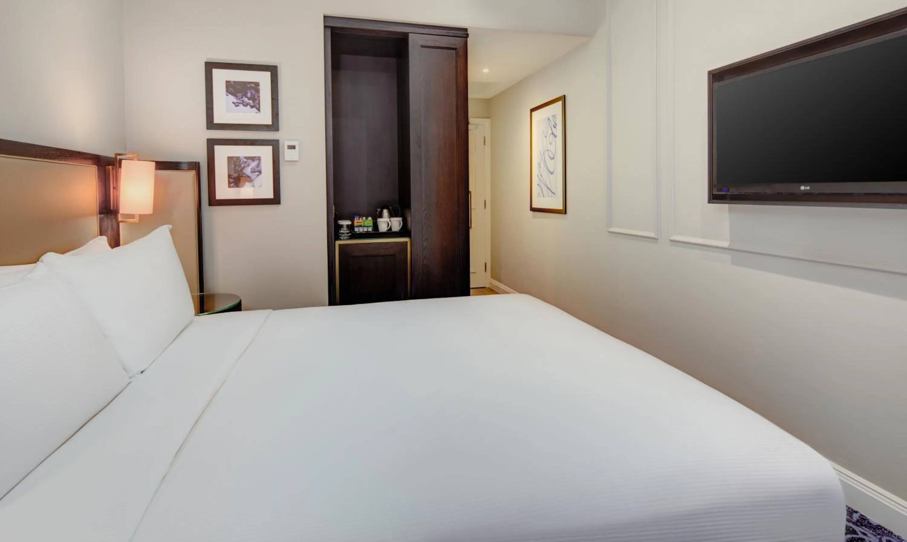 Bedroom, Bed in Hilton London Euston