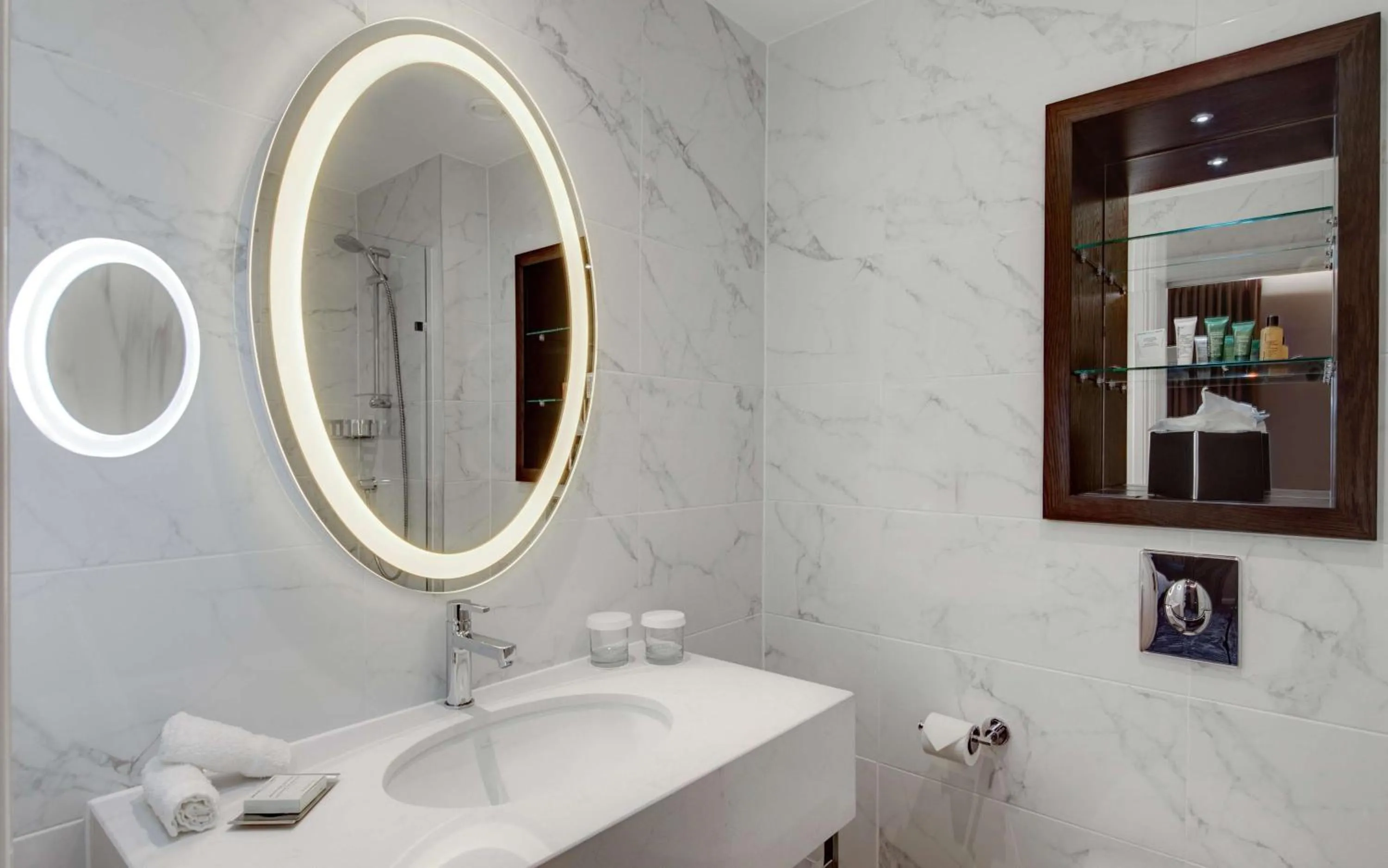 Bathroom in Hilton London Euston