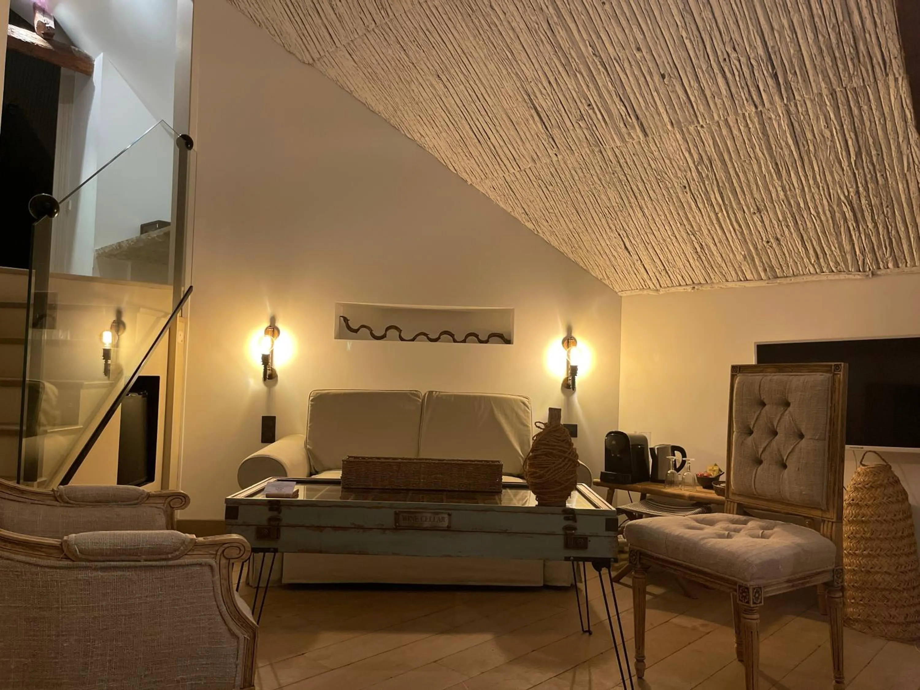 Living room, Bed in L'abbaye Saint Michel