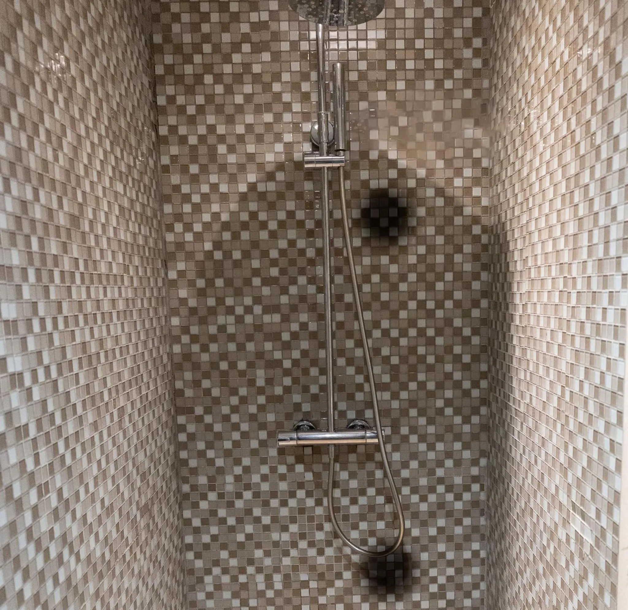 Shower in L'abbaye Saint Michel