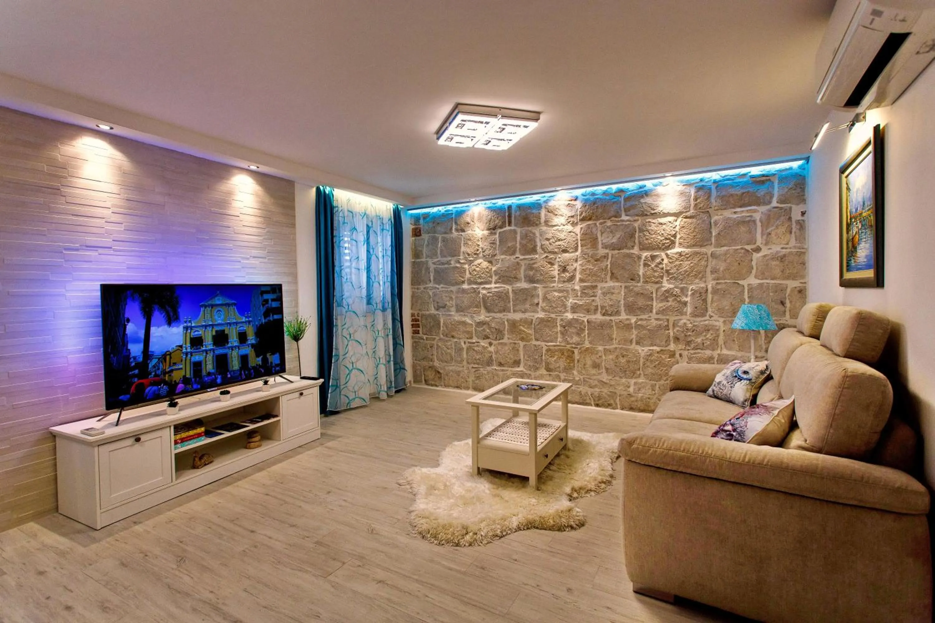 TV and multimedia in House Sandra