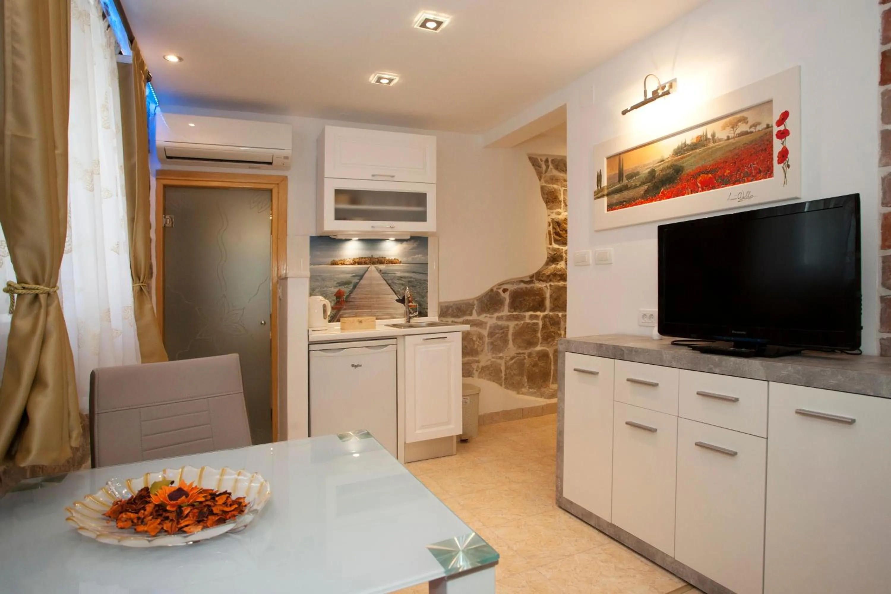 TV and multimedia in House Sandra