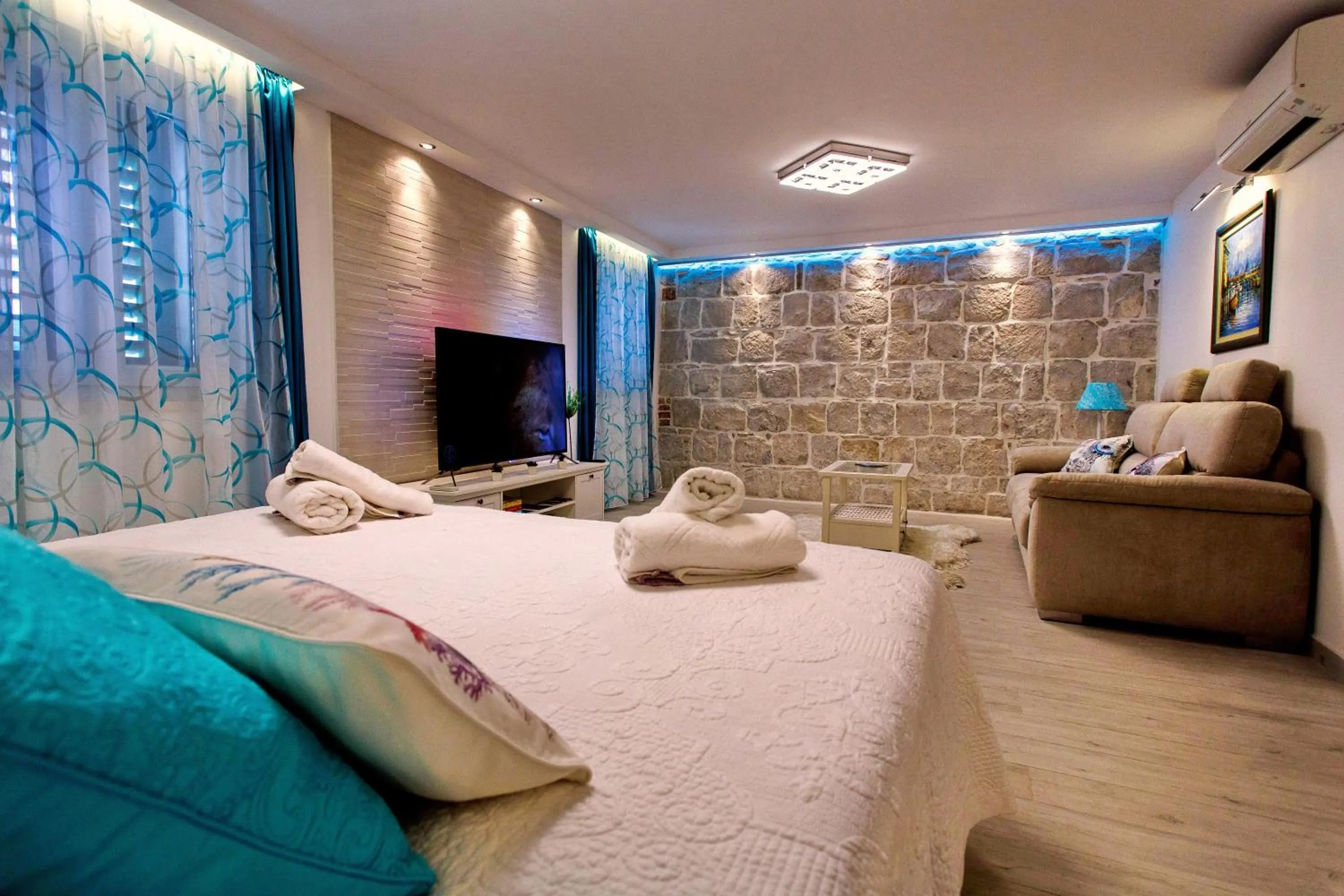 TV and multimedia, Bed in House Sandra