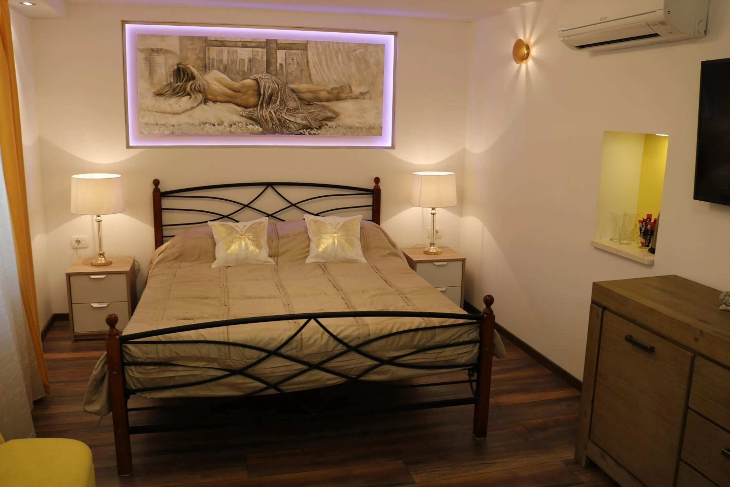 Photo of the whole room, Bed in House Sandra