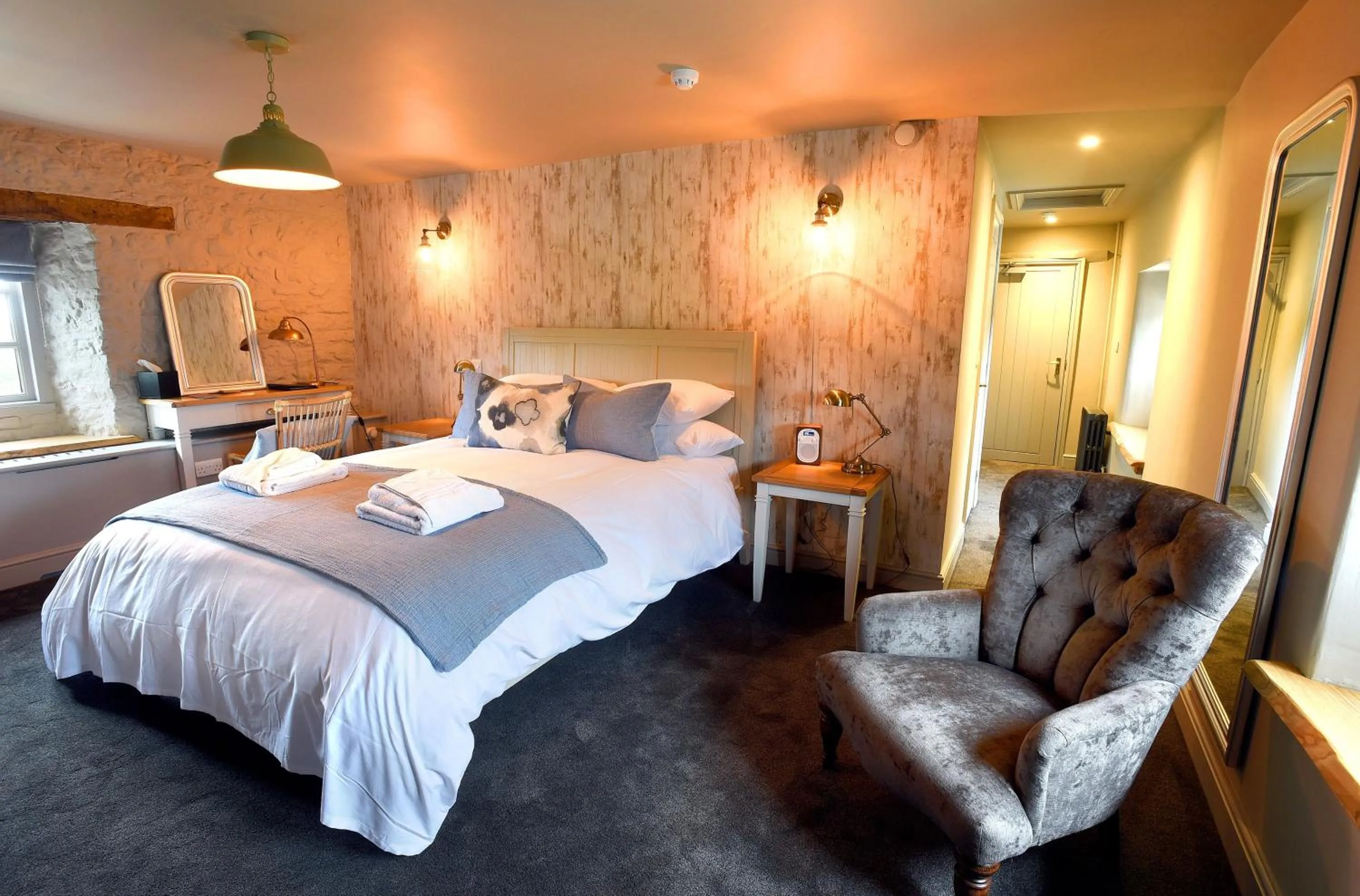 Bedroom, Bed in The Lifeboat Inn