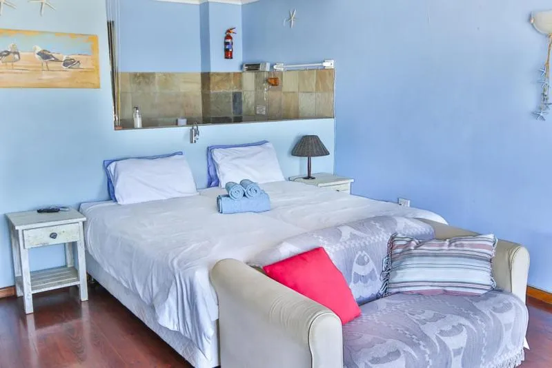 Bed in Oyster Bay Beach Lodge