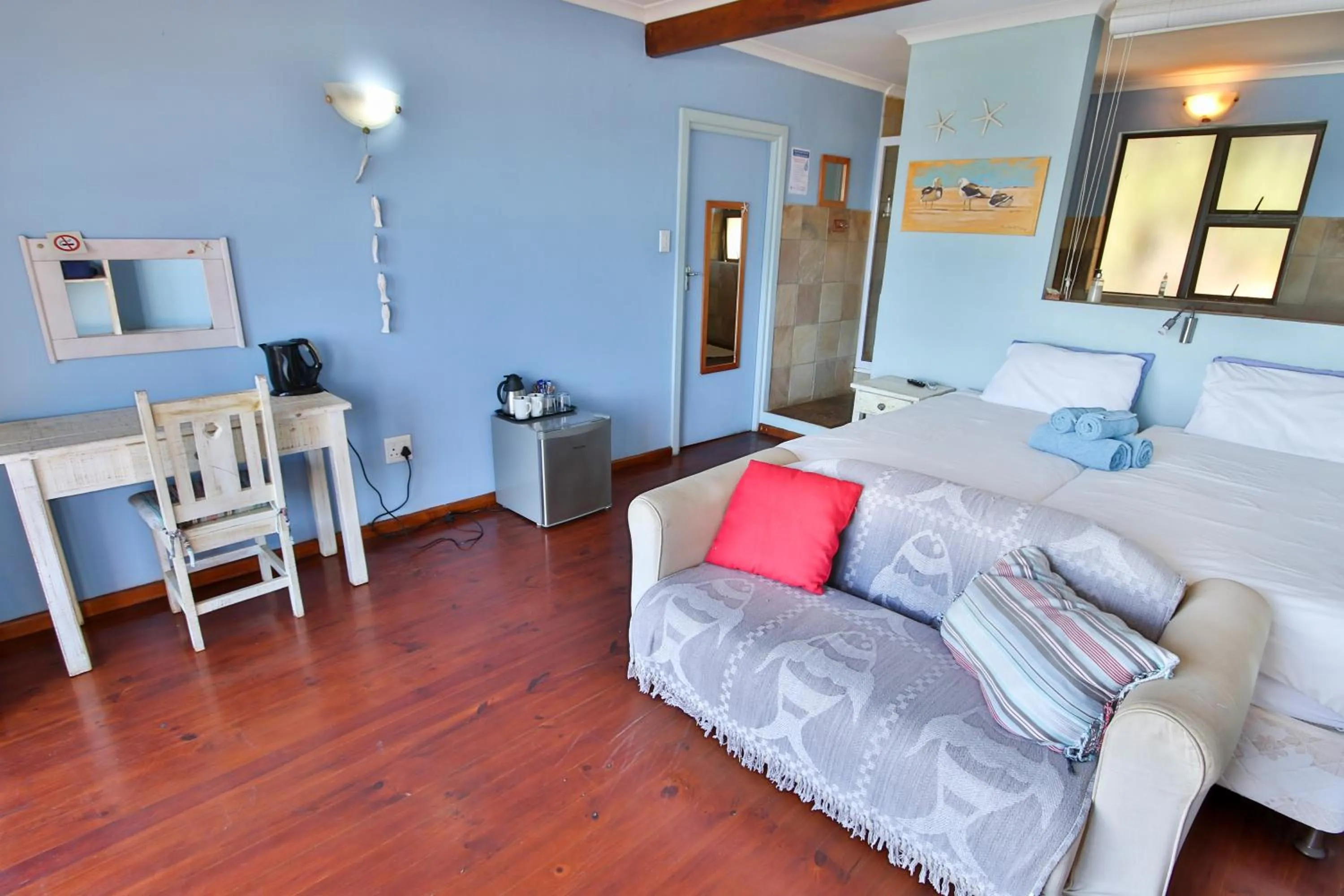 Bed in Oyster Bay Beach Lodge