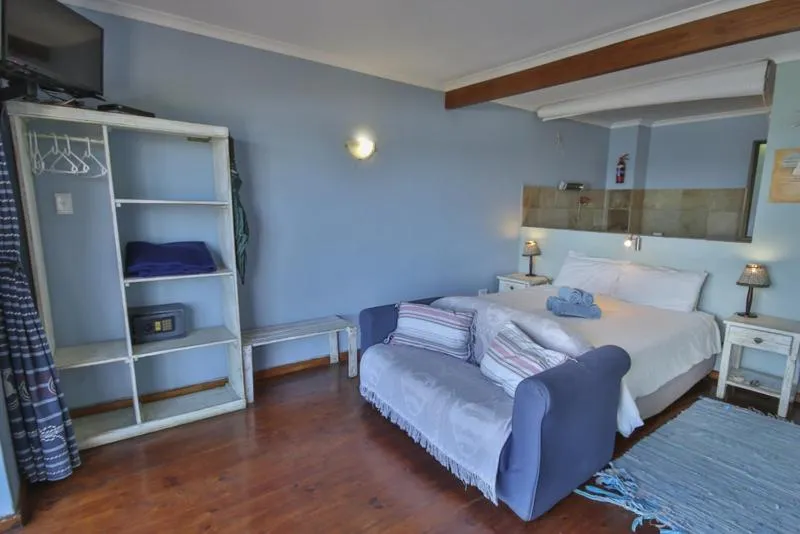 Bed in Oyster Bay Beach Lodge