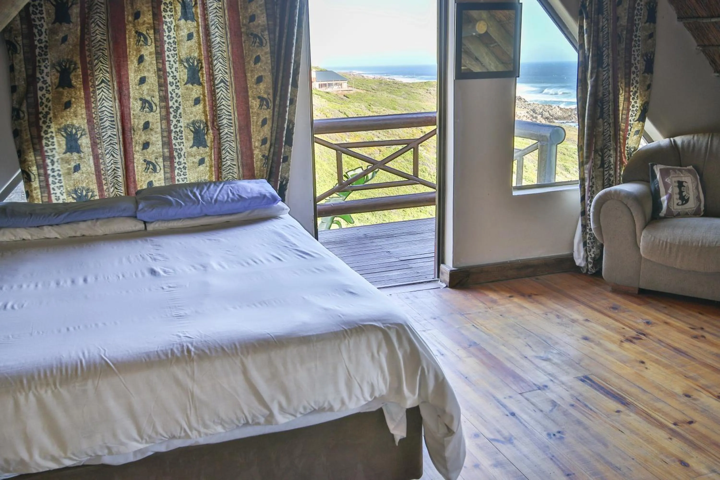 Bed in Oyster Bay Beach Lodge