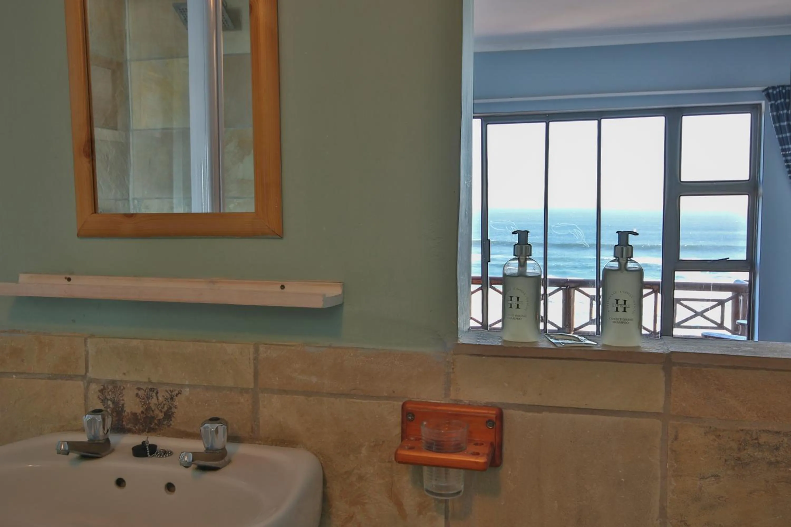 Oyster Bay Beach Lodge