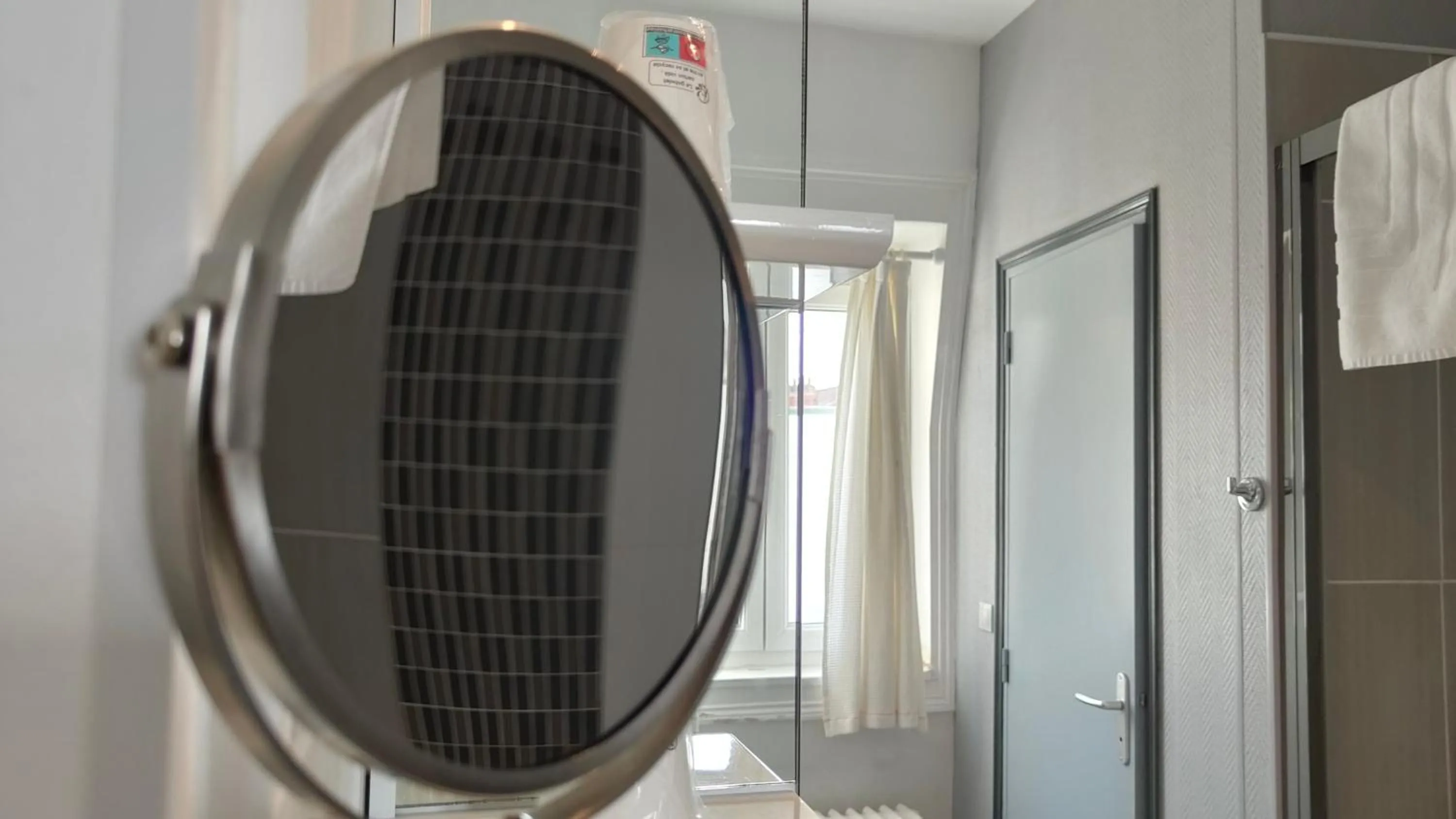 Bathroom in Hôtel Saint Jean