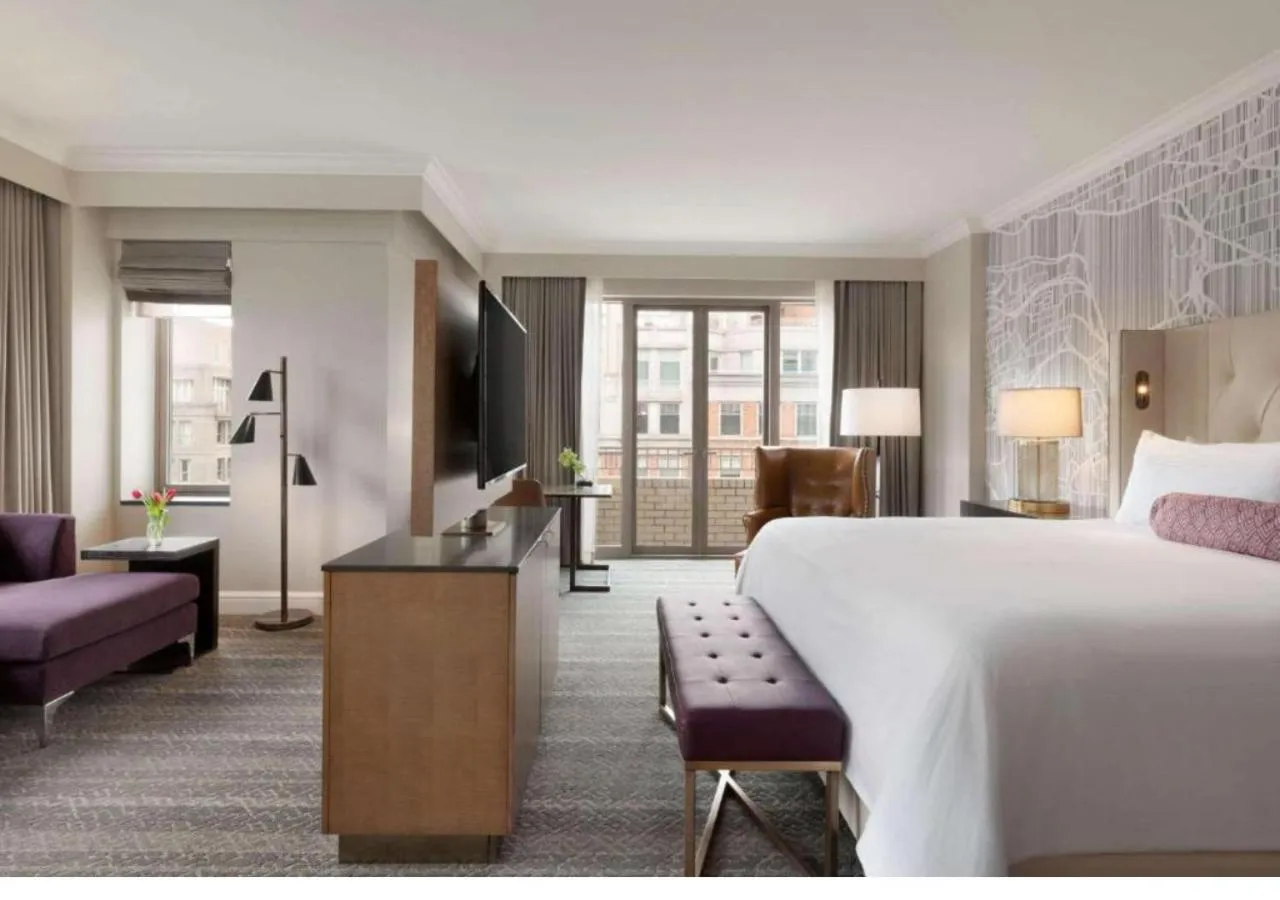 Photo of the whole room, Bed in Fairmont Washington DC Gold Experience