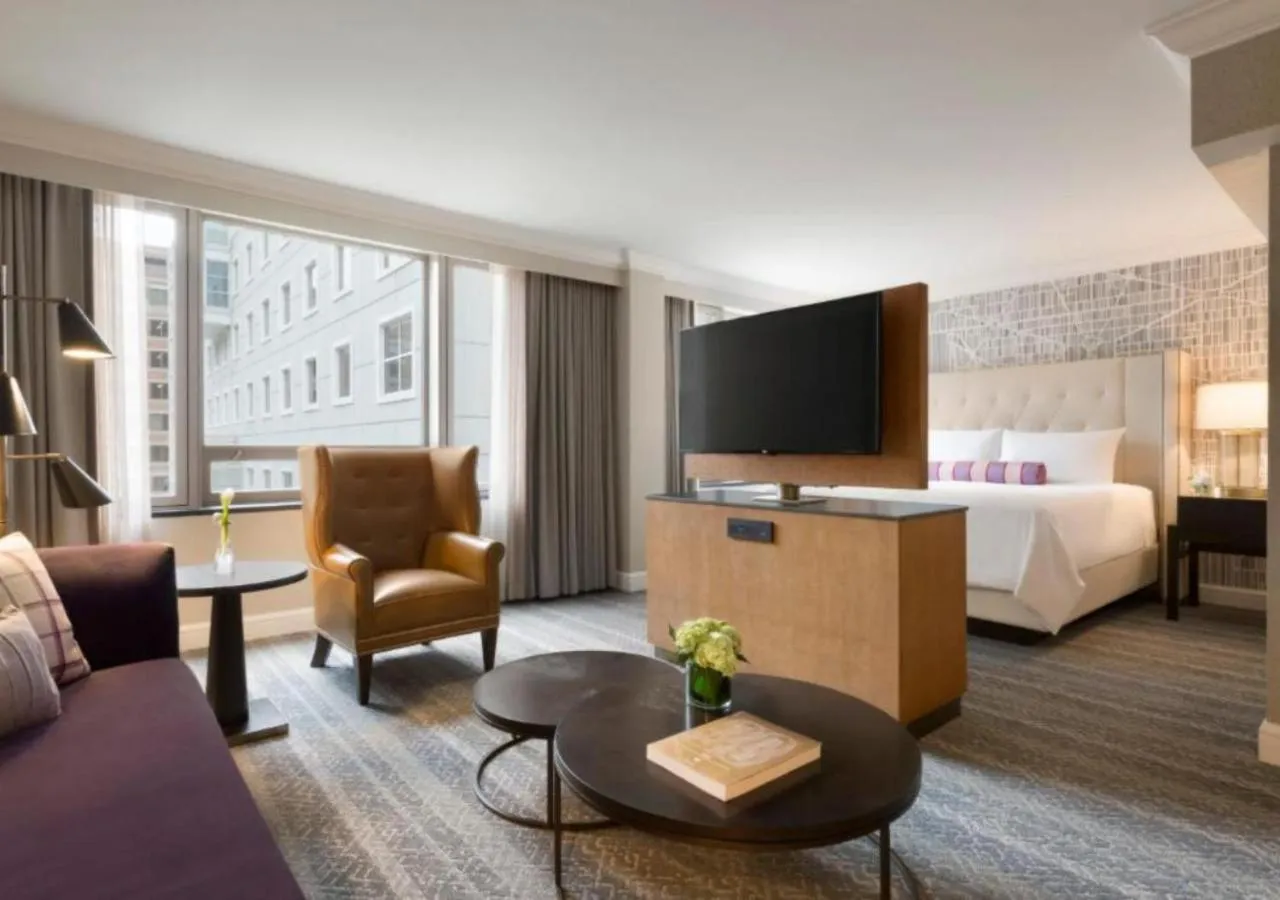 Living room, Bed in Fairmont Washington DC Gold Experience