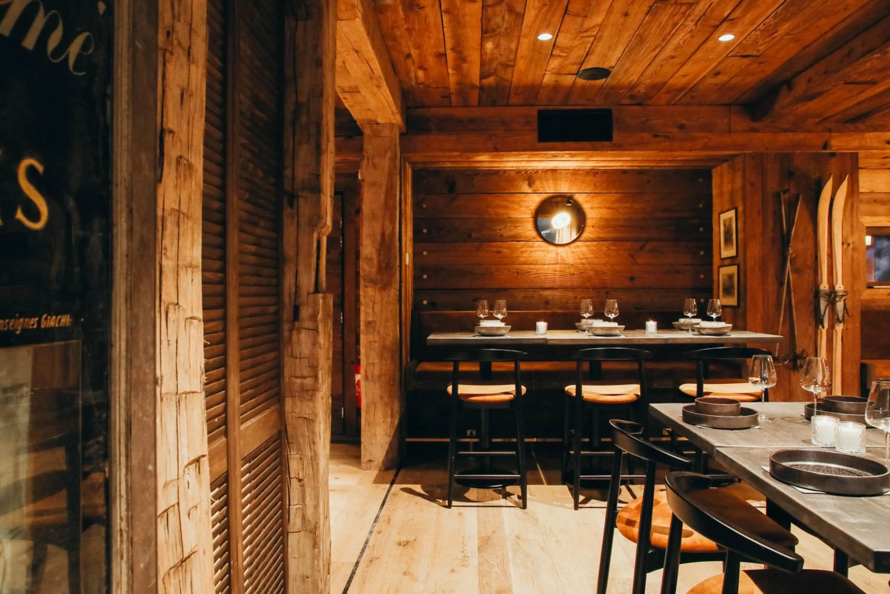 Restaurant/places to eat in Lodji Hotel & spa